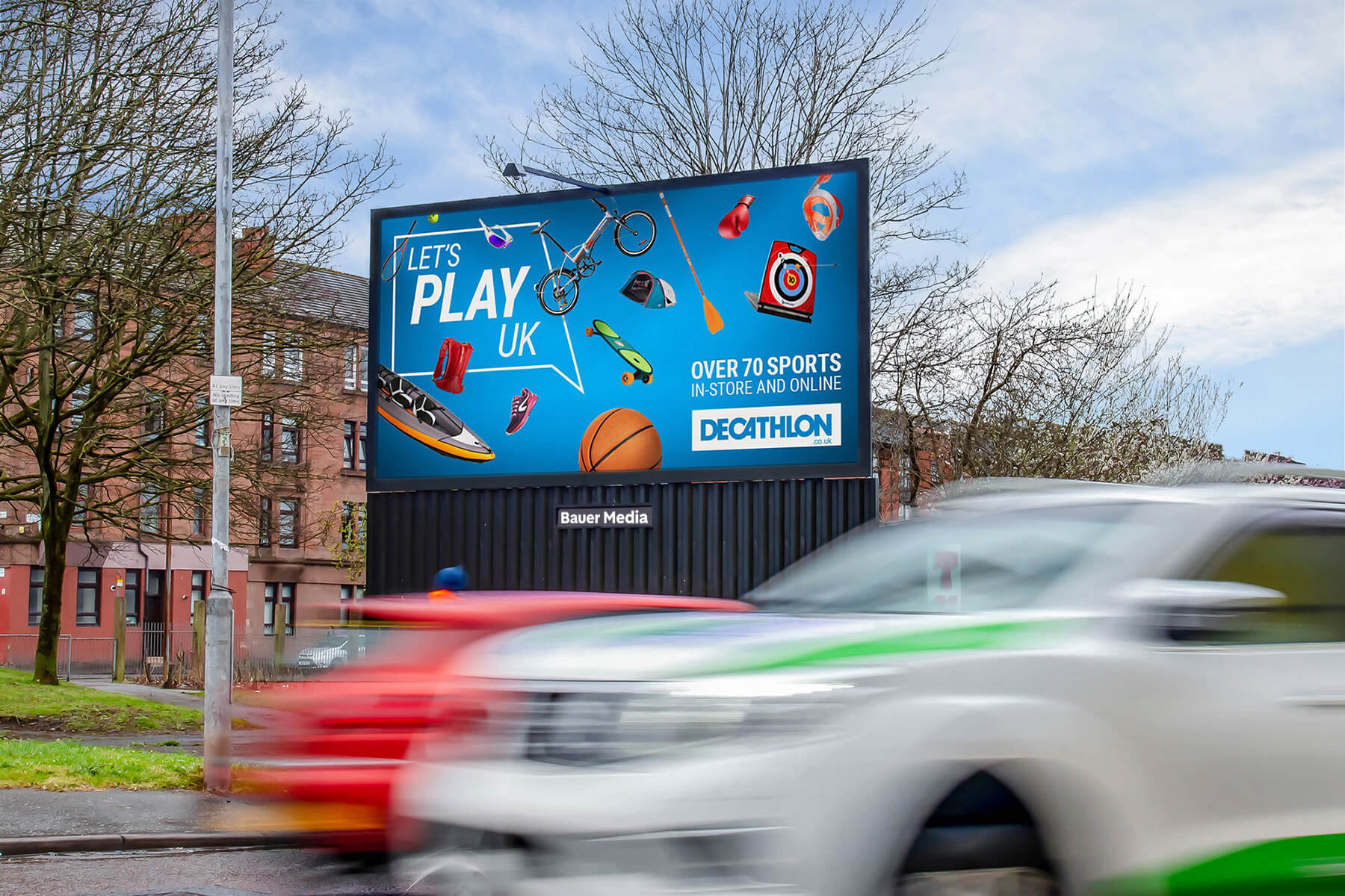Digital screen featuring Decathlon advert