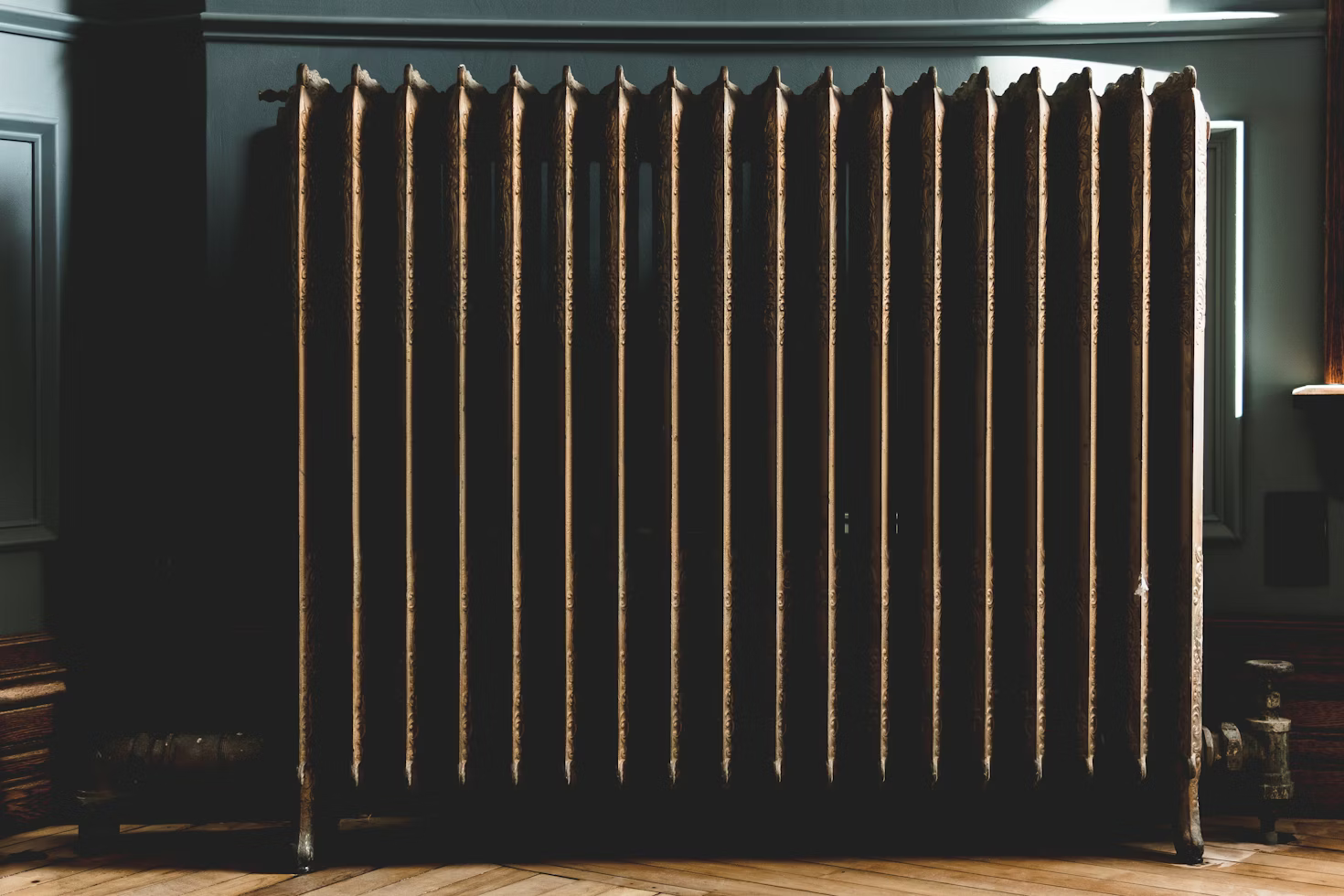 Radiateur en fonte couleur cuivre