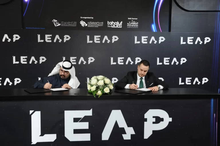 مولا توقع اتفاقية تعاون مع شركة صمت لتوسيع شبكة الحلول المالية المتطورة في مجال إدارة المصروفات للشركات