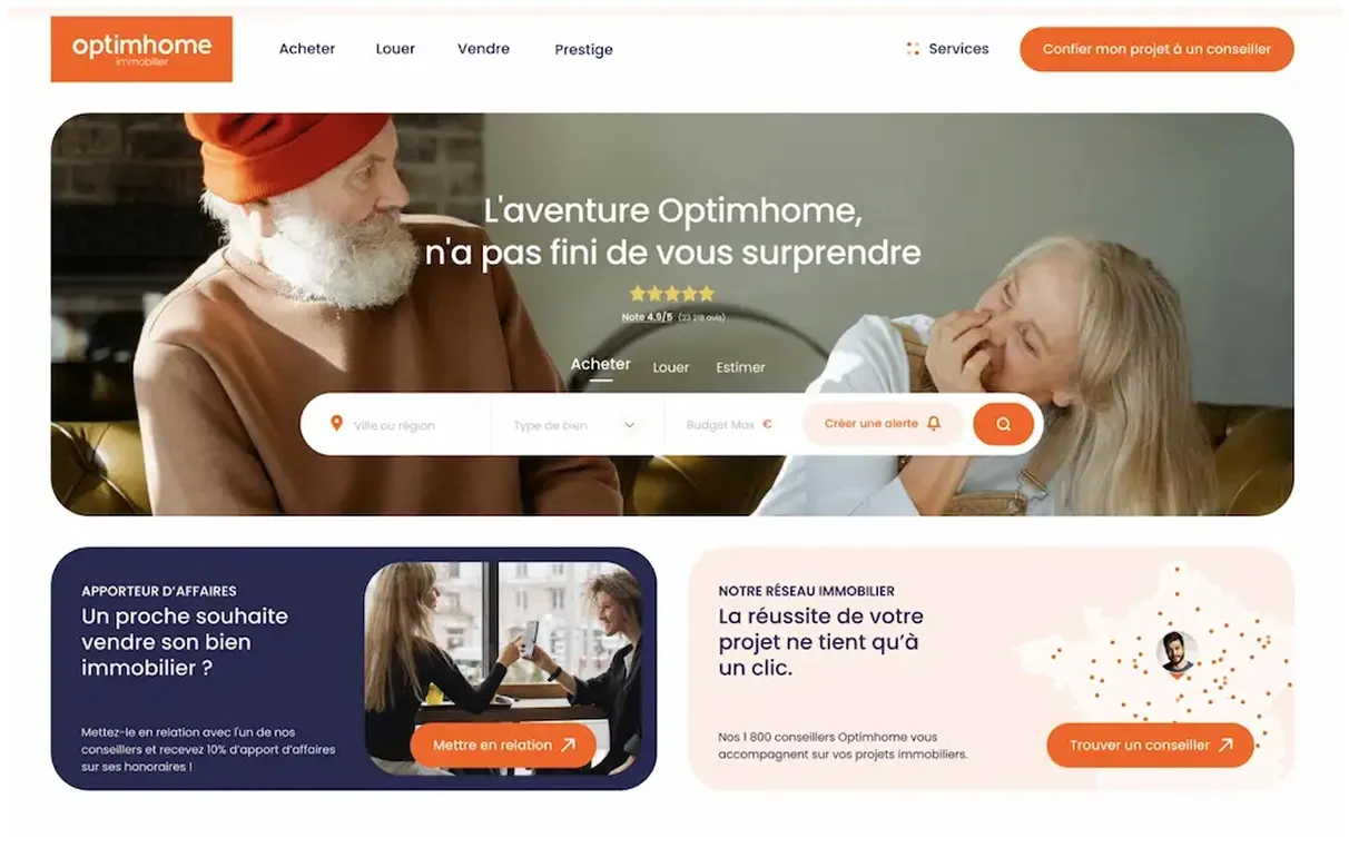 Page d'accueil Optimhome avec image d'un homme âgé souriant portant un bonnet orange et d'une femme riant, zones de recherche immobilière et boutons pour mettre en relation ou trouver un conseiller.