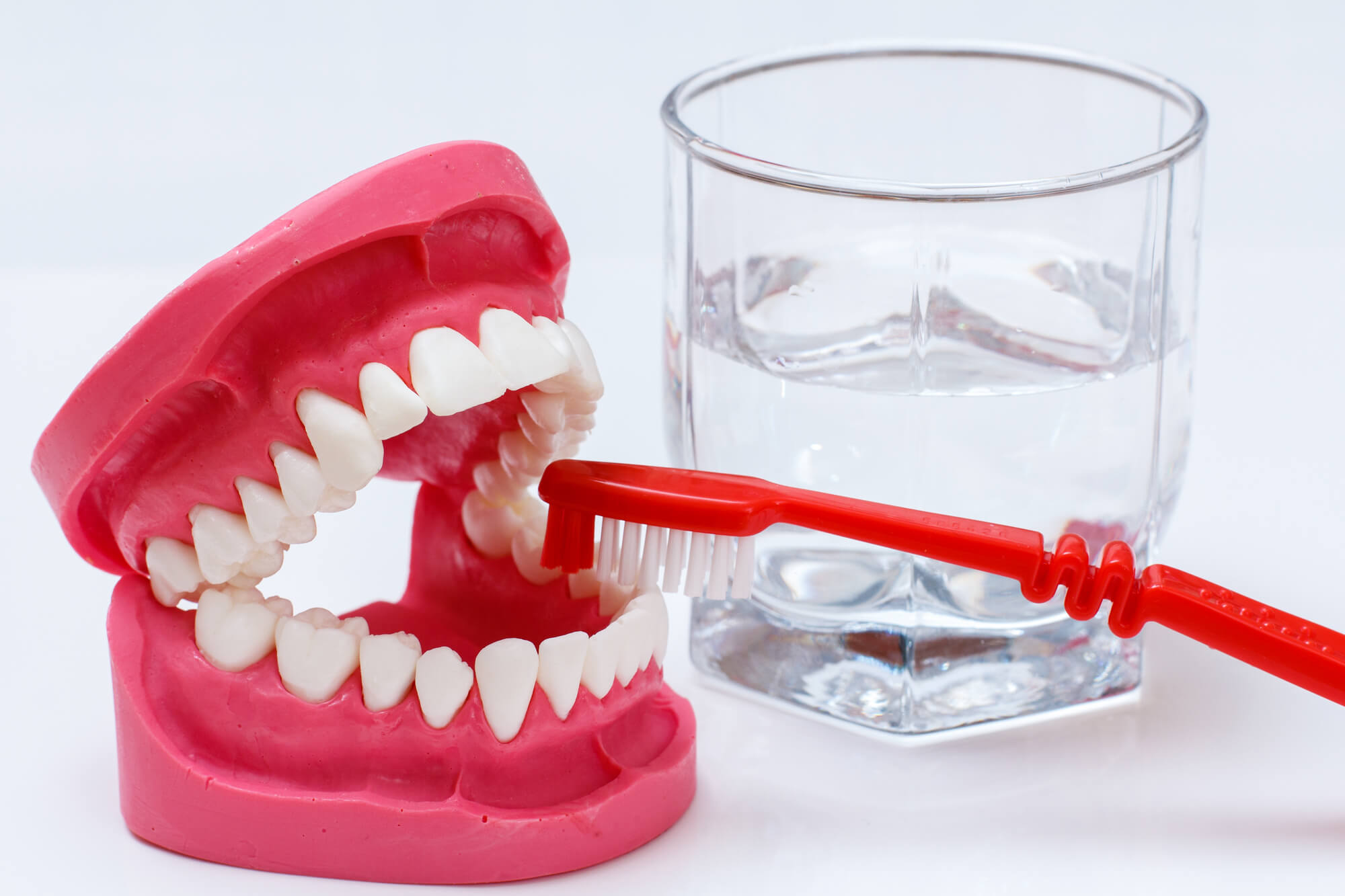 Dentist in Coral Gables Explains How to Clean Your Invisalign