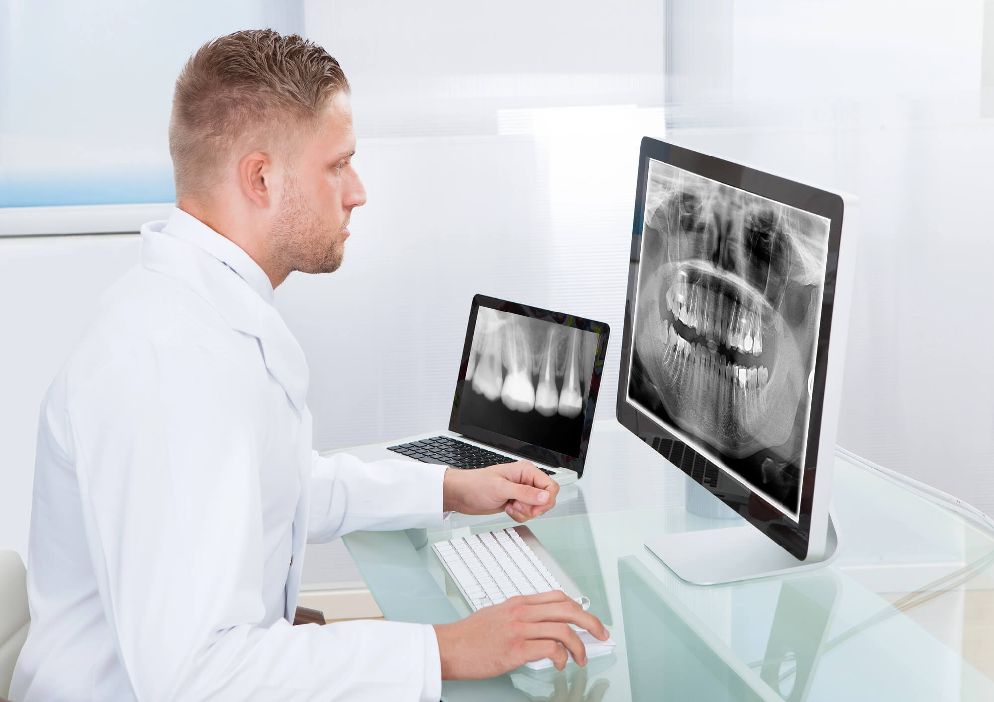 Coral Gables Dentists Analyzing Teeth Movement