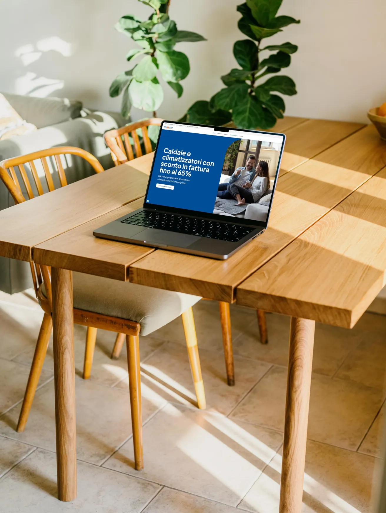 Mockup sito web su MacBook