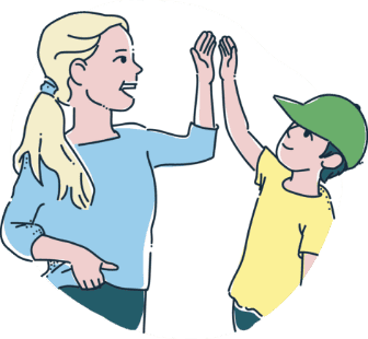 Frau und Kind geben sich einen High-Five, das Kind trägt eine grüne Kappe und ein gelbes T-Shirt.
