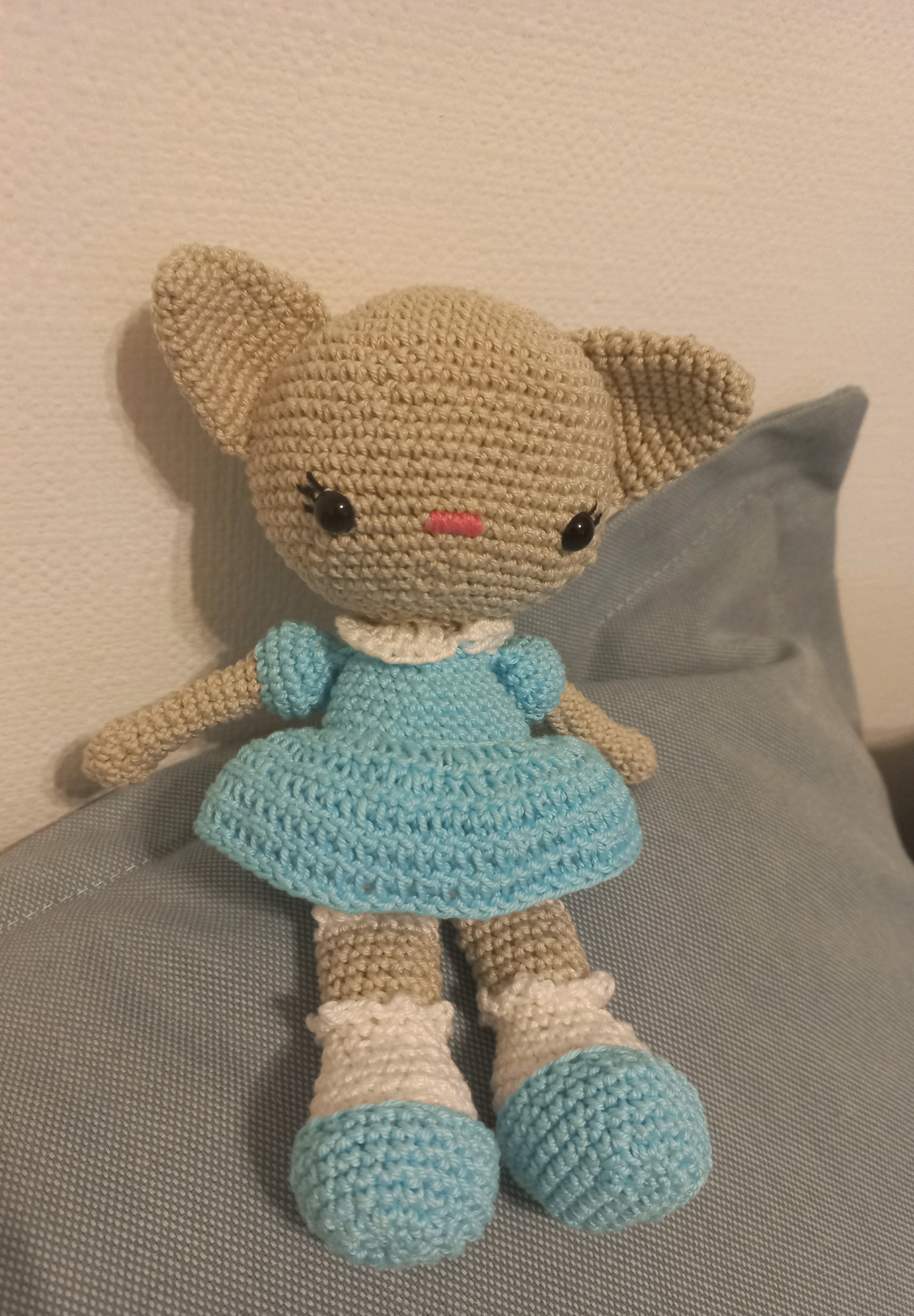 My version of Ming the Kitten - pattern from book "Amigurumi treasures" by Erinna Lee