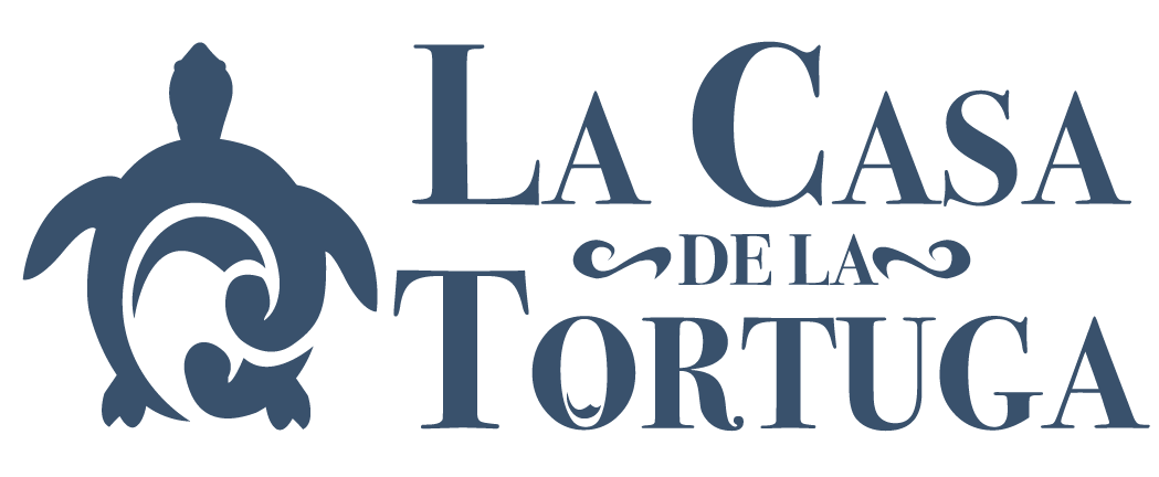 Logo featuring a stylized turtle design to the left of the text 'La Casa de La Tortuga' in elegant serif font.