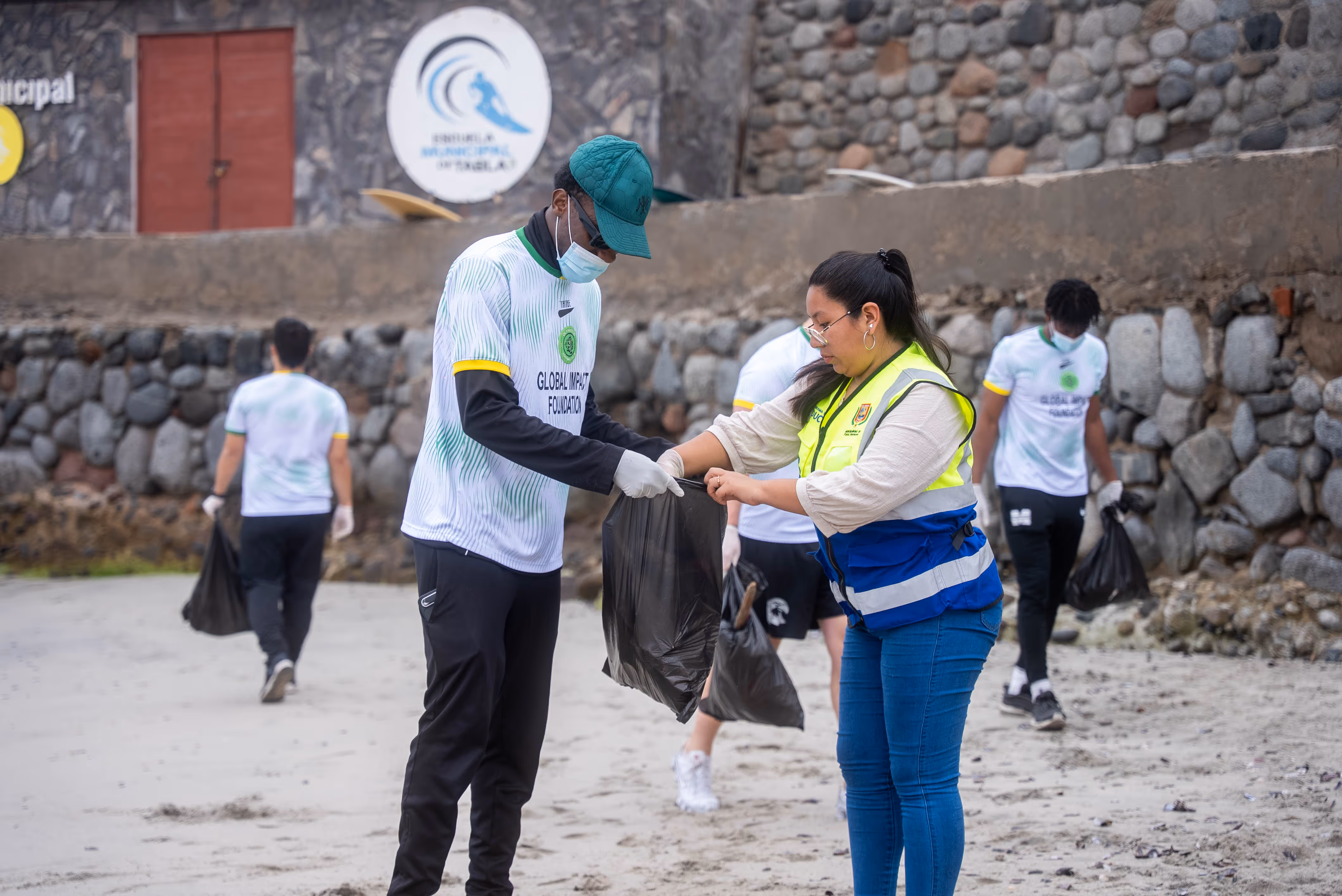 Olympico SC Players Give Back: Beach Cleanup in Punta Hermosa