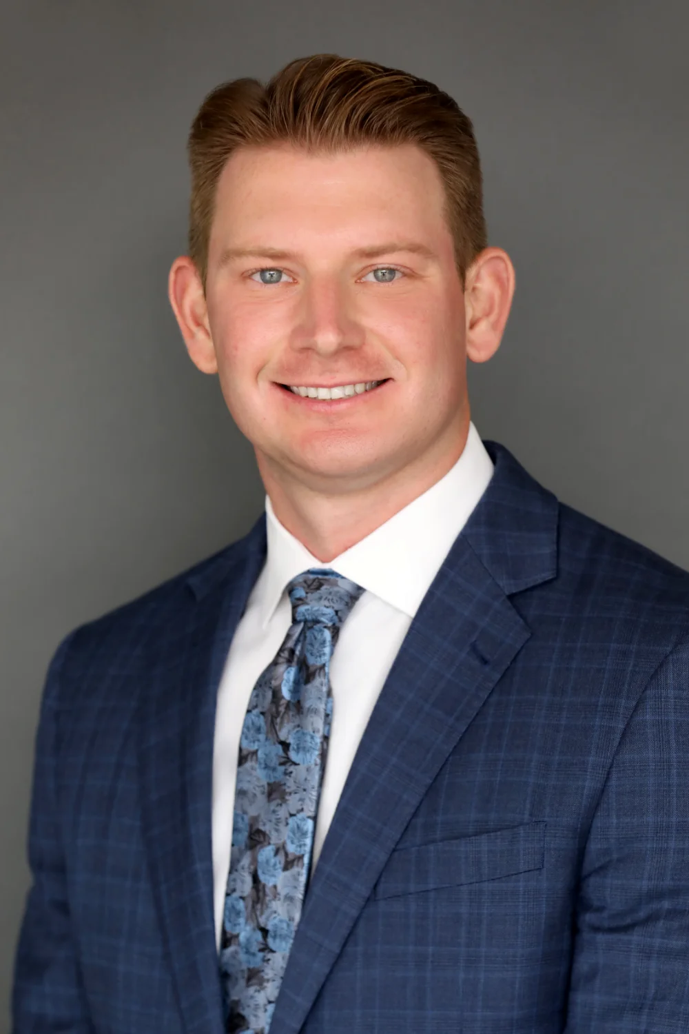 Men crossing her hands smiling