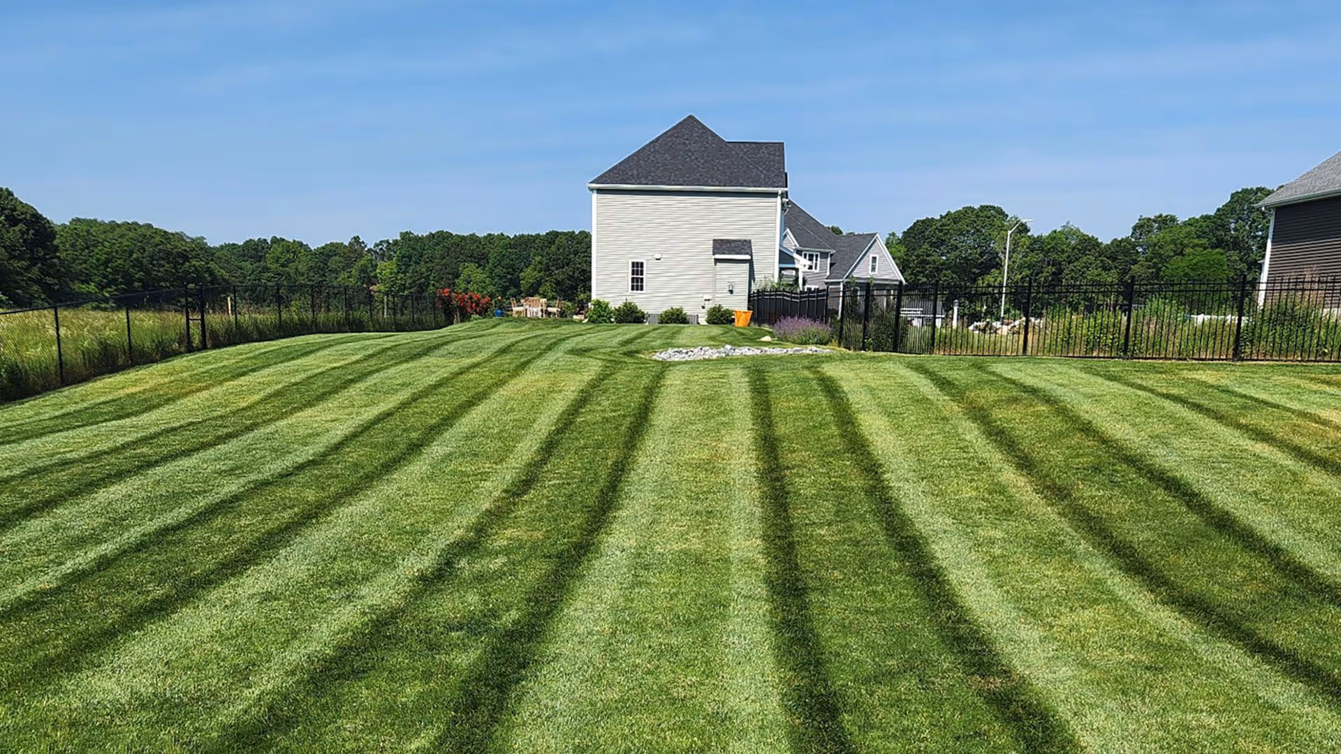 Lawn mowing near me professional weekly mowing service