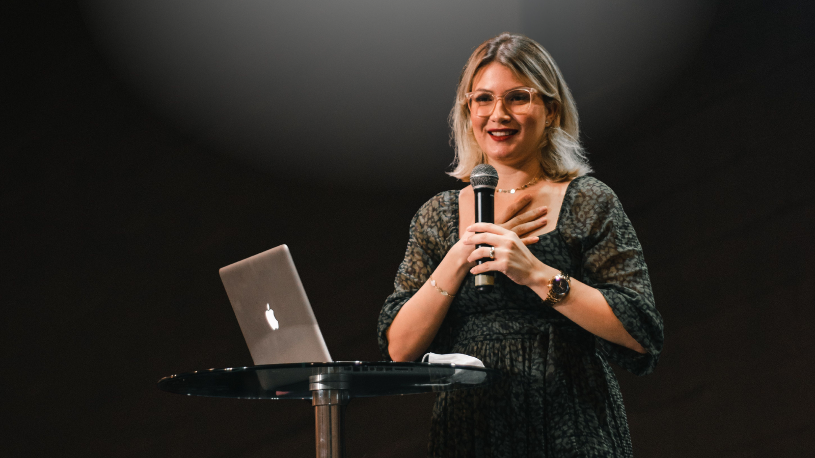 How to Tell Powerful Business Stories That Win Clients and Inspire Teams