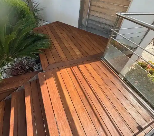 entretien renovation terrasse bois entreprise à Hyères