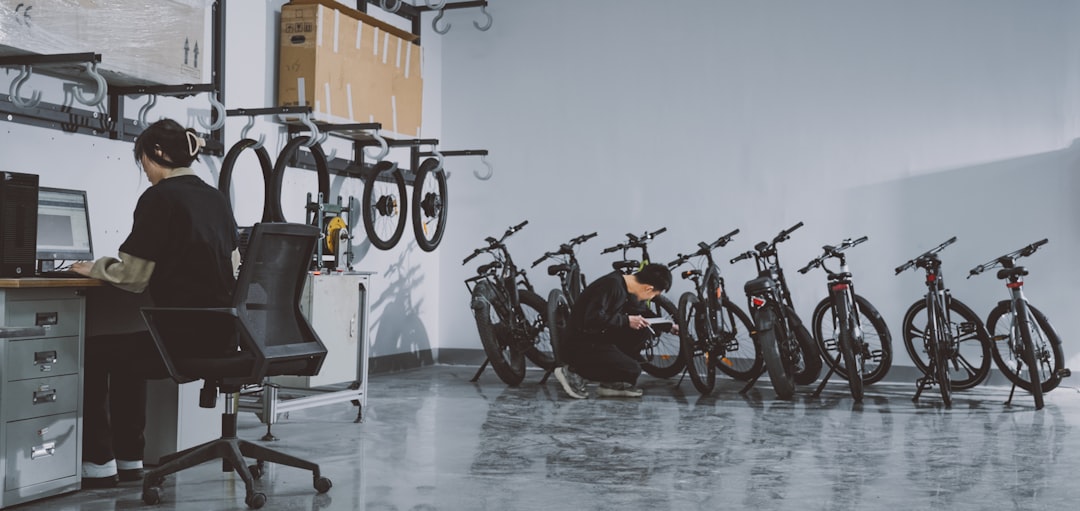 Peloton products require maintenance at times. Choosing between independent repair or official support is crucial. This article explores the differences to guide you.