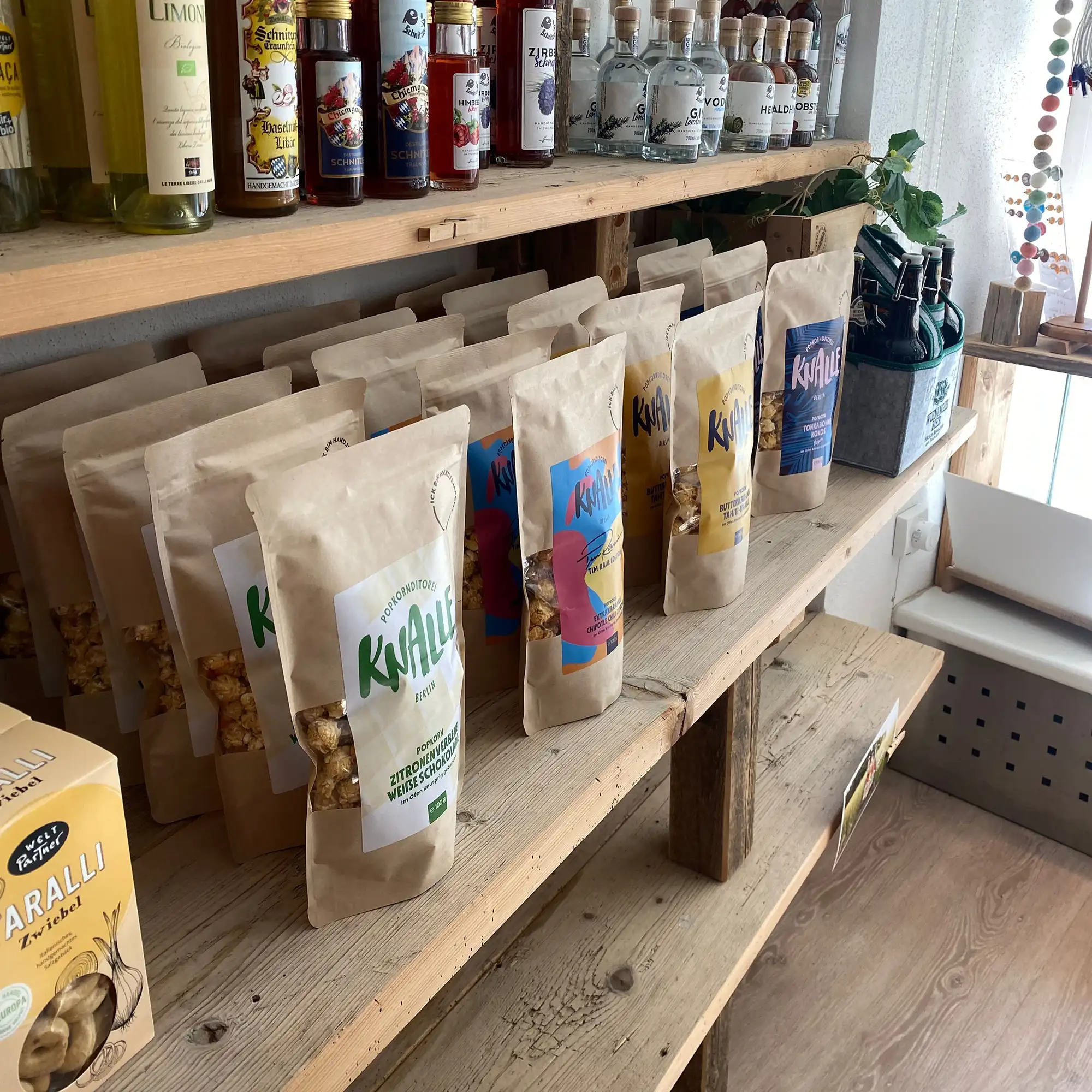Regionale Spezialitäten aus biologischer Herstellung in einem Hofladen in Waging 