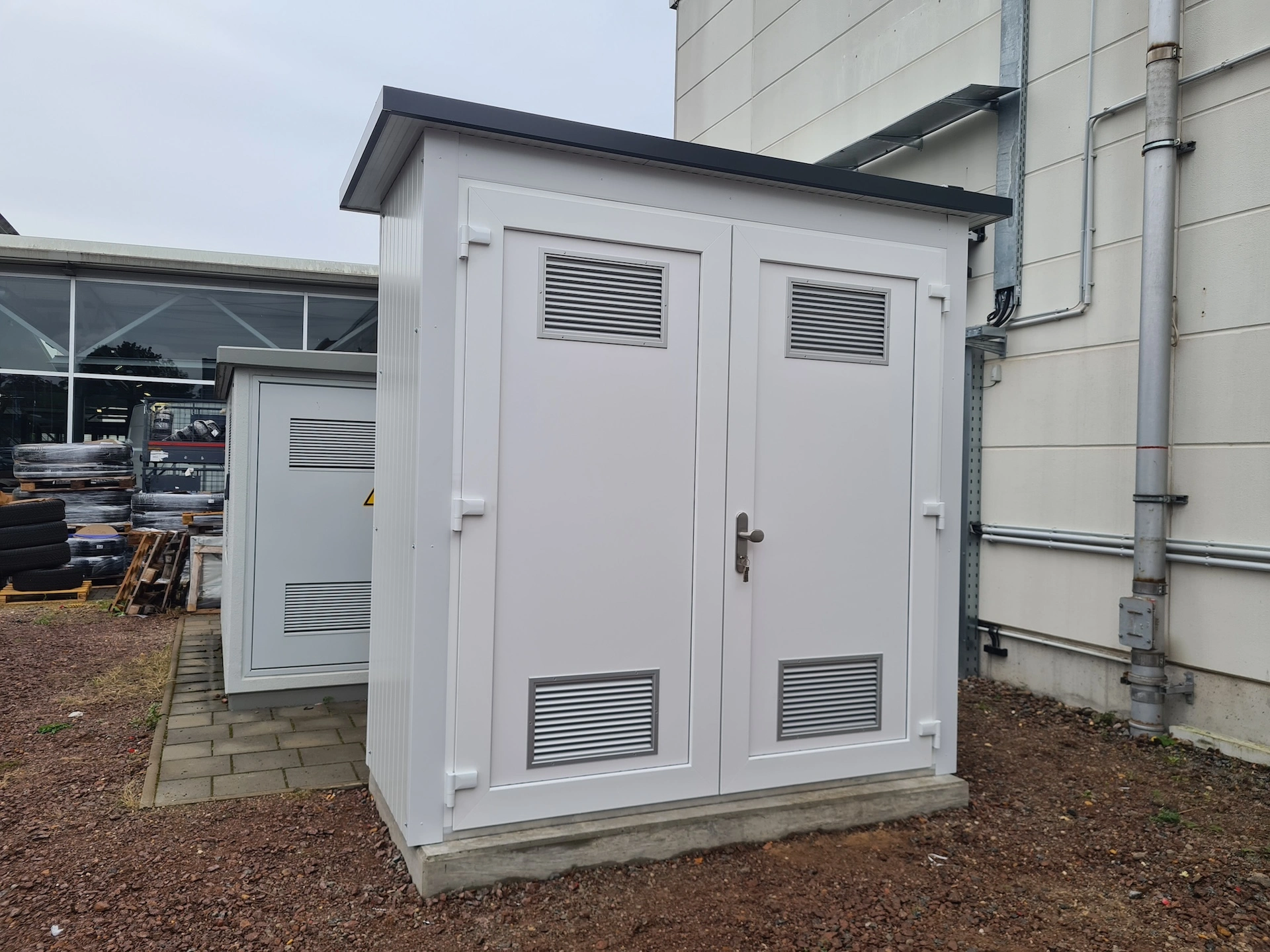 Speichern von überschüssigem PV-Strom für wirtschaftlich sinnvollere Zeitfenster.