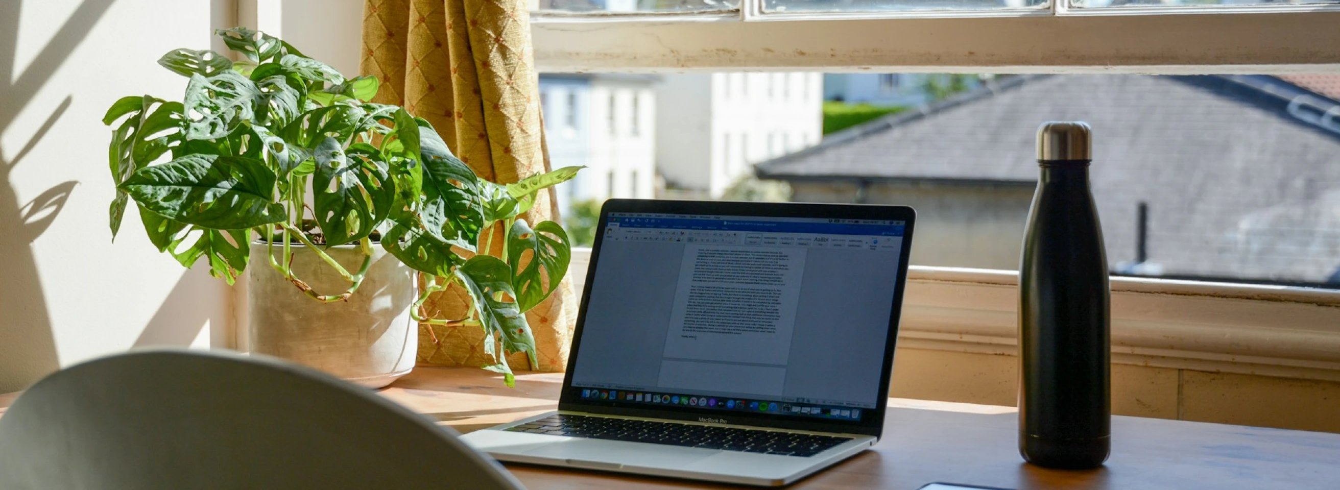 Homeoffice Ausstattung: So gestalten Sie Ihren Arbeitsplatz für maximale Produktivität