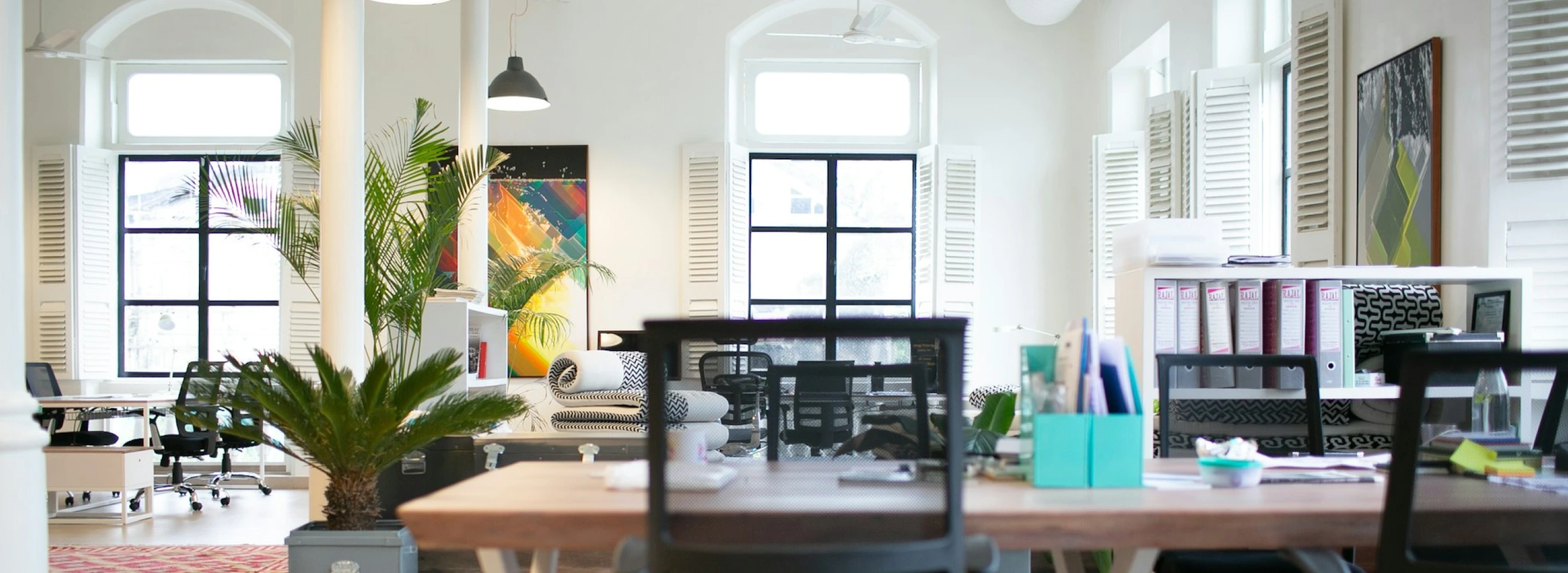 Desk Sharing Vor- und Nachteile: Was Unternehmen wirklich wissen sollten