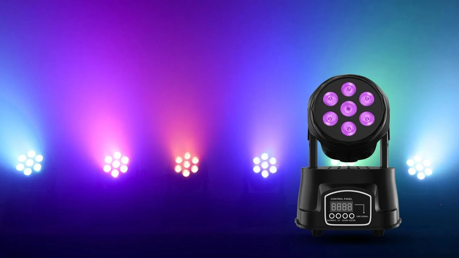 SHEHDS LED 7x12W Moving Head mit sieben violett leuchtenden RGBW-LEDs und Bedienfeld vor buntem Bühnenlicht.