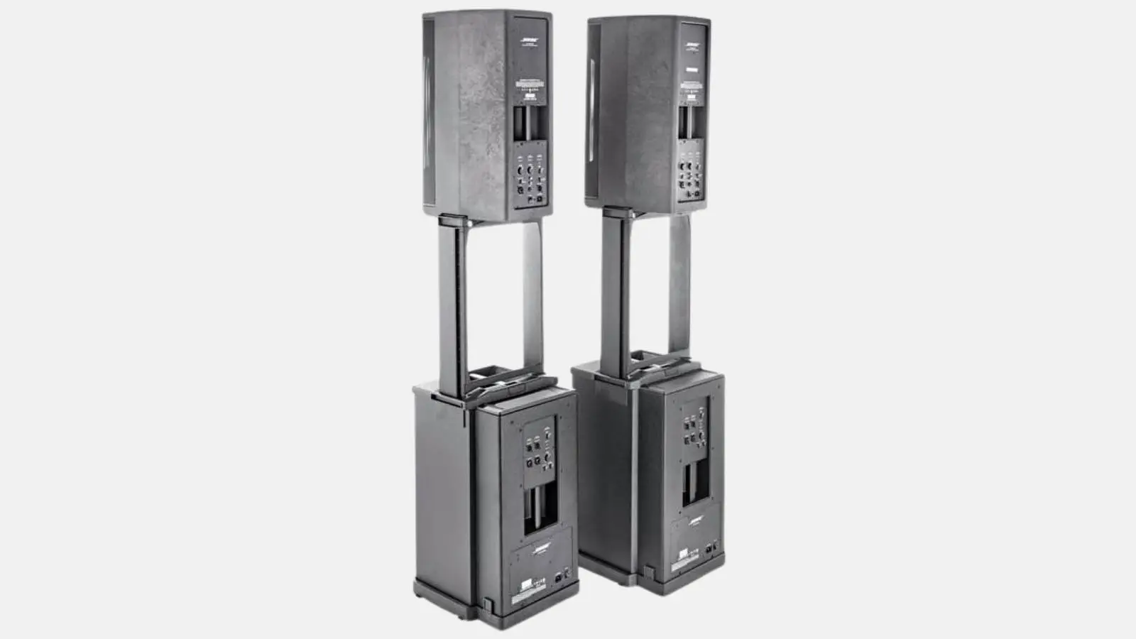 Bose F1 System mit zwei Säulenlautsprechern auf Subwoofern und Verbindungsstangen in schräger Ansicht vor weißem Hintergrund.