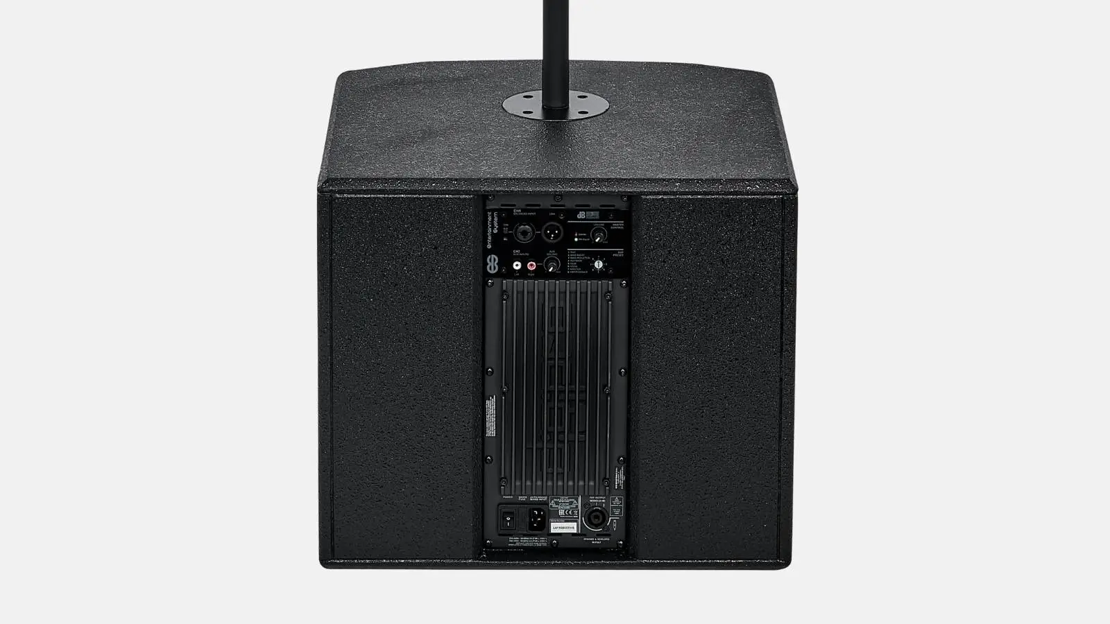 dB Technologies ES 802 Subwoofer von hinten mit Verstärkerpanel und Anschlüssen vor grauem Hintergrund.