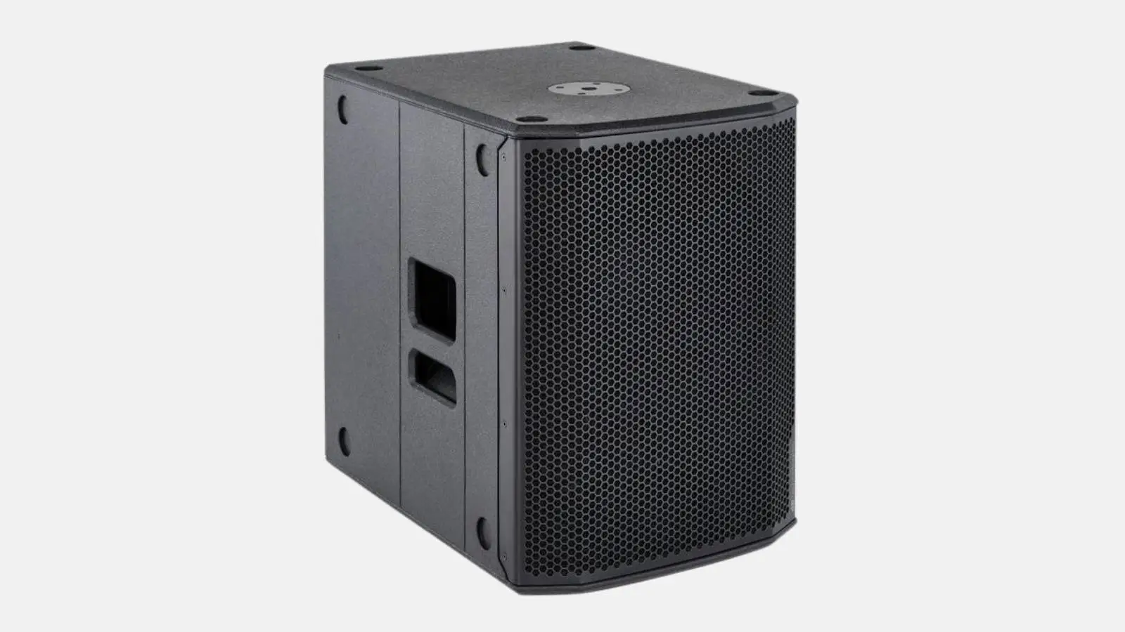 dB Technologies Opera Reevo Subwoofer in Schwarz mit Griffmulden in Schrägansicht vor weißem Hintergrund.