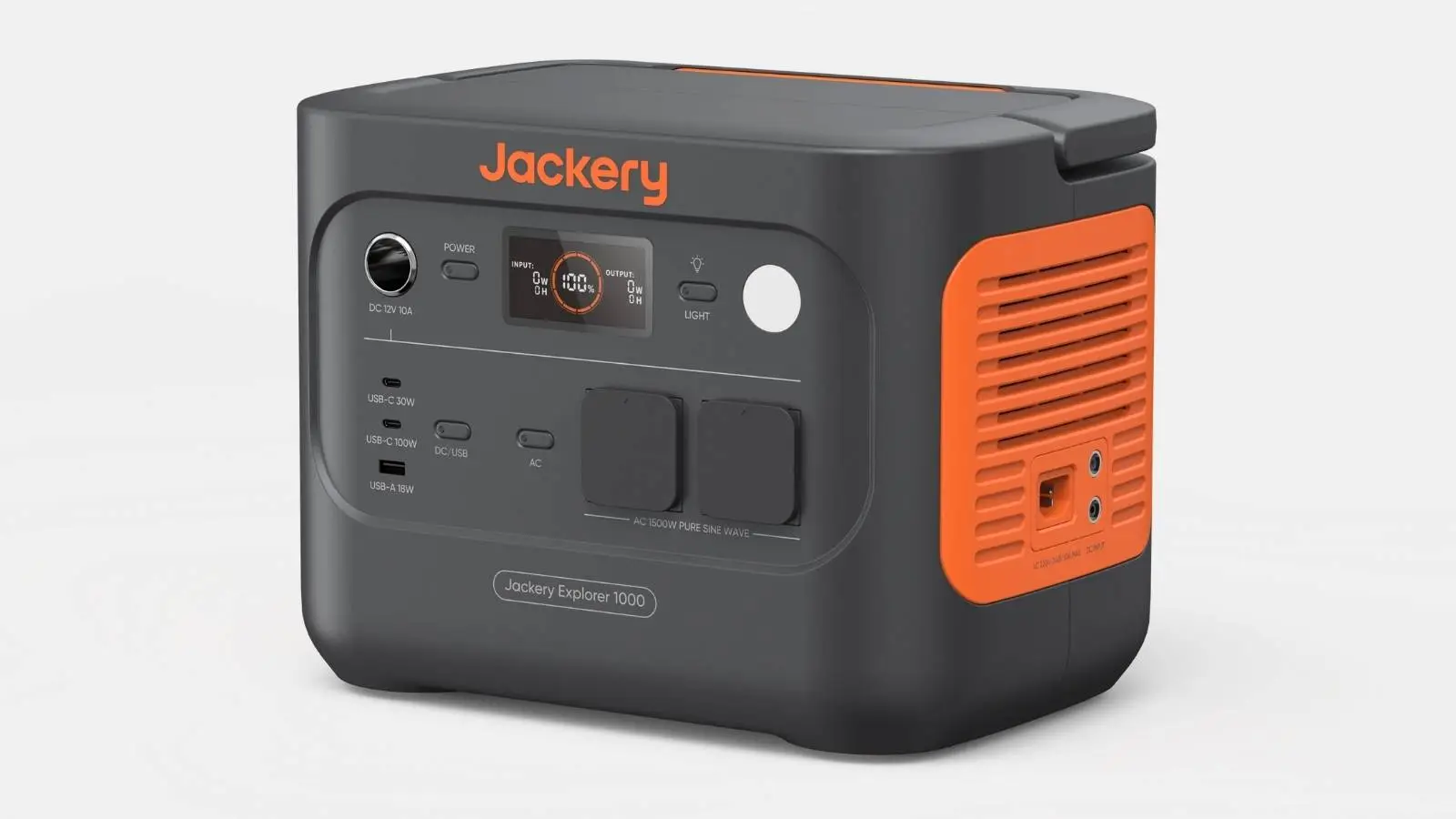 Jackery Explorer 1000 v2 Powerstation in Schwarz und Orange mit Anschlussfeld und Display schräg vor hellem Hintergrund.