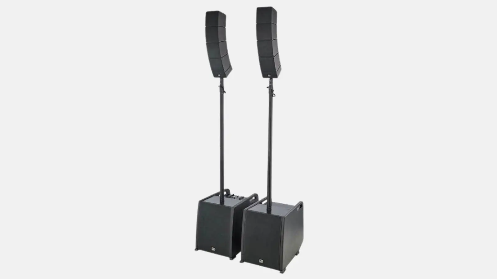 LD Systems CURV 500 PS System mit zwei gebogenen Array-Satelliten auf Stangen und Basiseinheiten vor grauem Hintergrund.