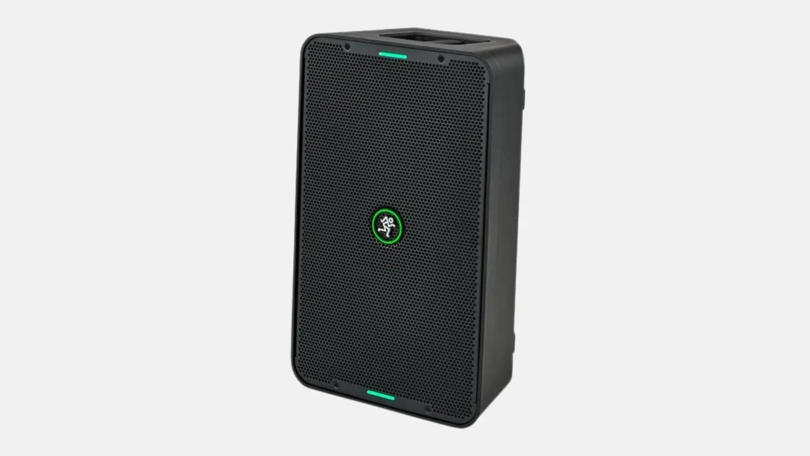 Mackie ShowBox Akku-Lautsprecher in Schwarz mit grünem Logo in schräger Ansicht vor weißem Hintergrund.
