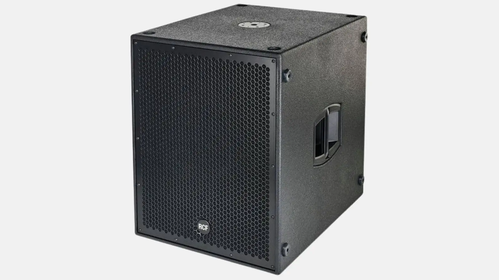 RCF SUB 8004-AS Subwoofer in Schwarz mit Frontgitter in Schrägansicht vor hellem Hintergrund.