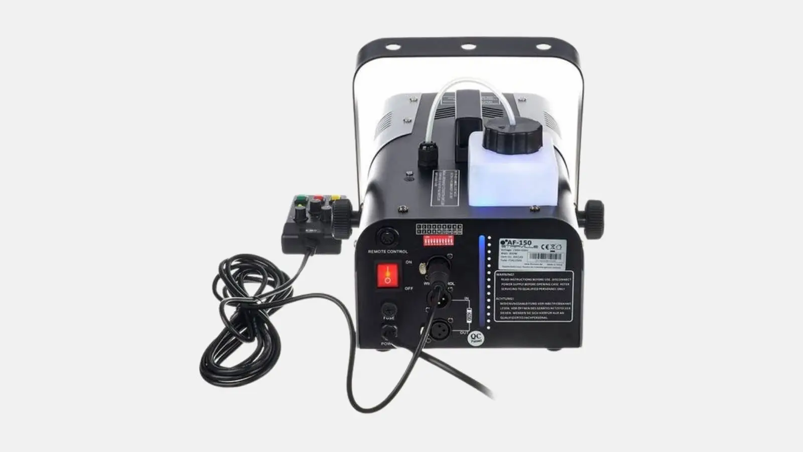 Stairville AF-150 DMX Nebelmaschine von hinten mit Fluidtank, DMX-Anschlüssen und Funkfernbedienung vor weißem Hintergrund.