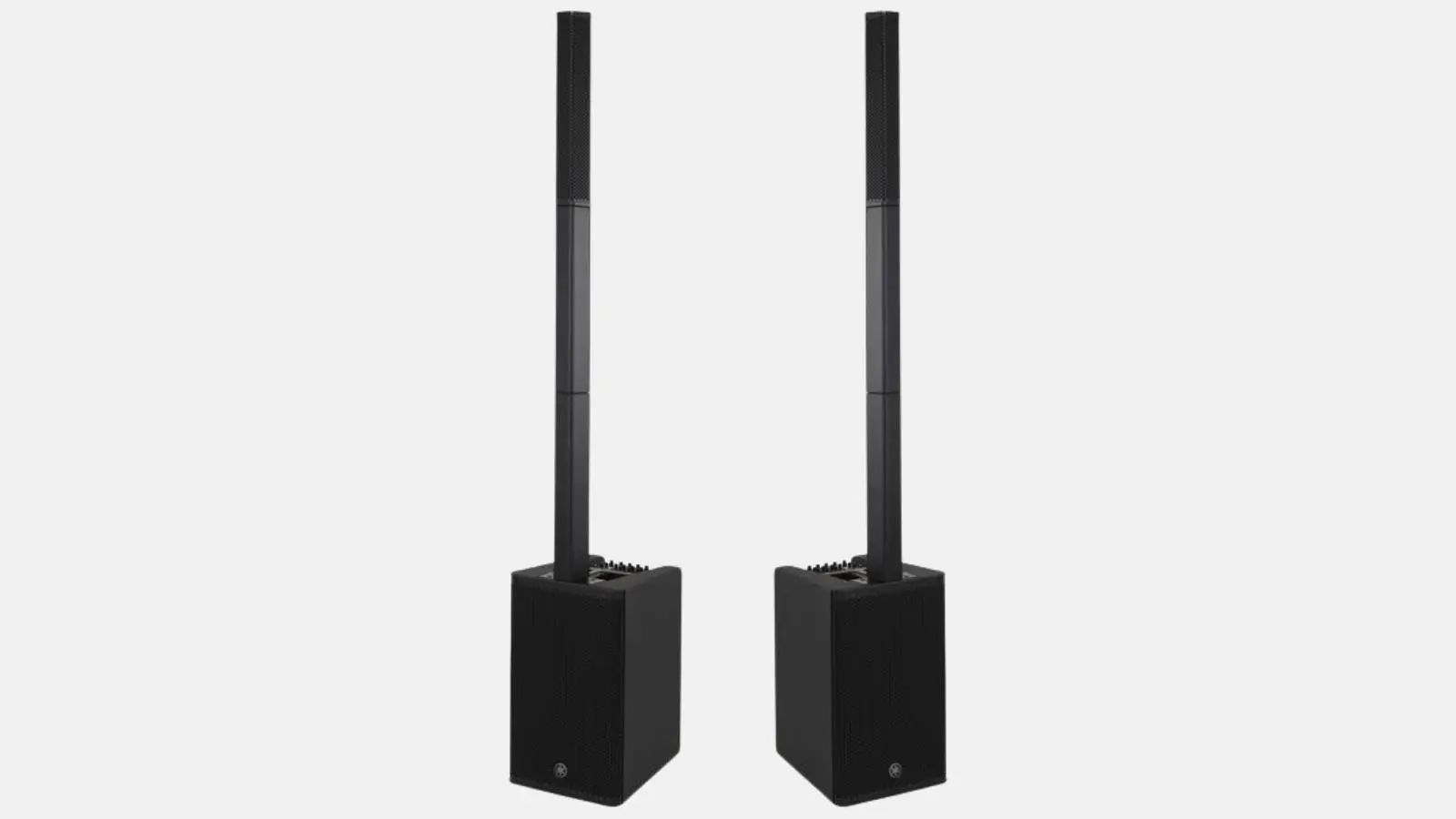 Yamaha STAGEPAS 1K mkII Säulensystem in Schwarz als Paar mit Säulenlautsprechern und Subwoofer-Basis vor weißem Hintergrund.