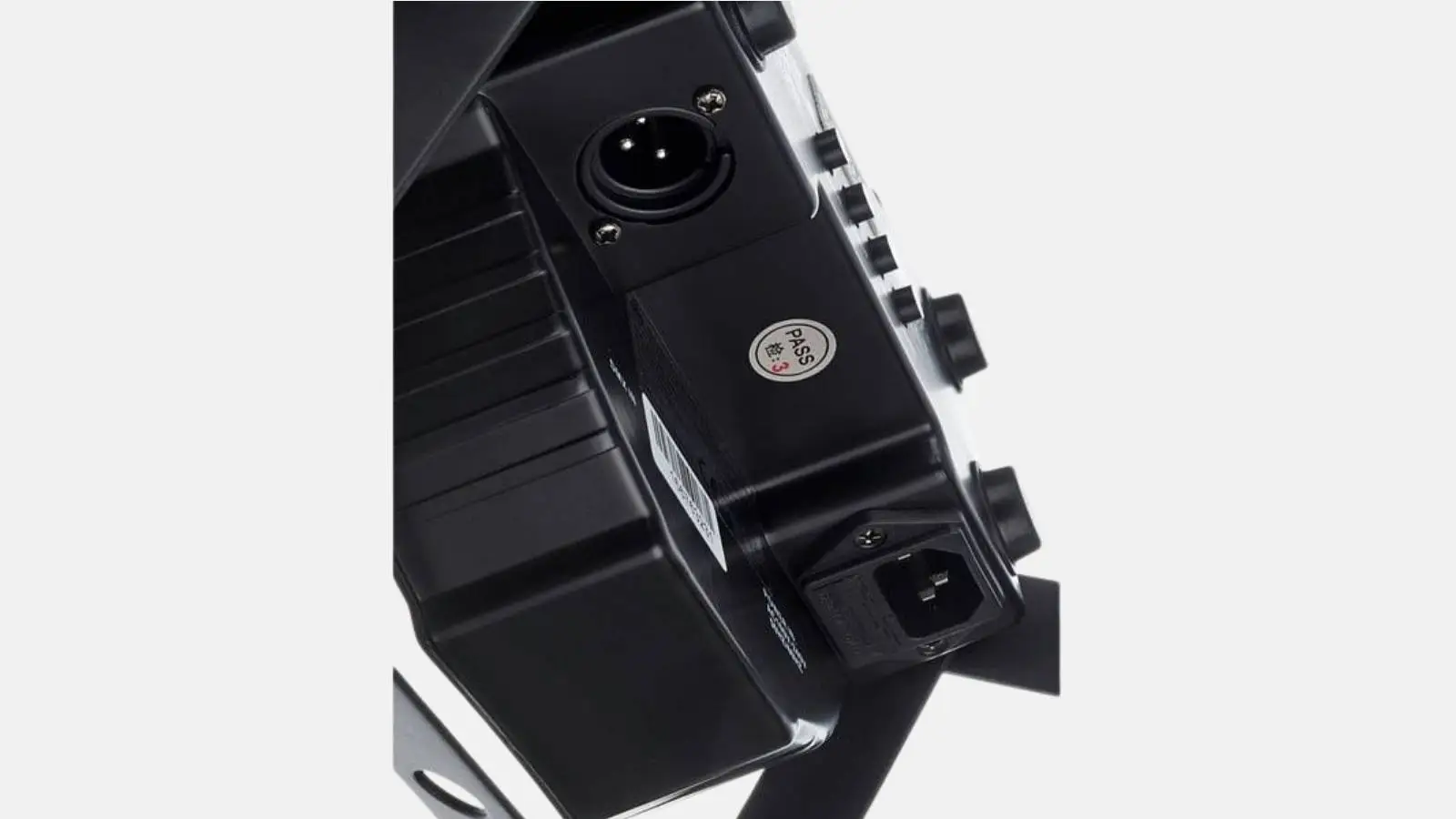 ADJ Mega TriPar Profile Plus LED-Scheinwerfer in Schwarz seitlich mit XLR-Anschluss in Nahaufnahme.