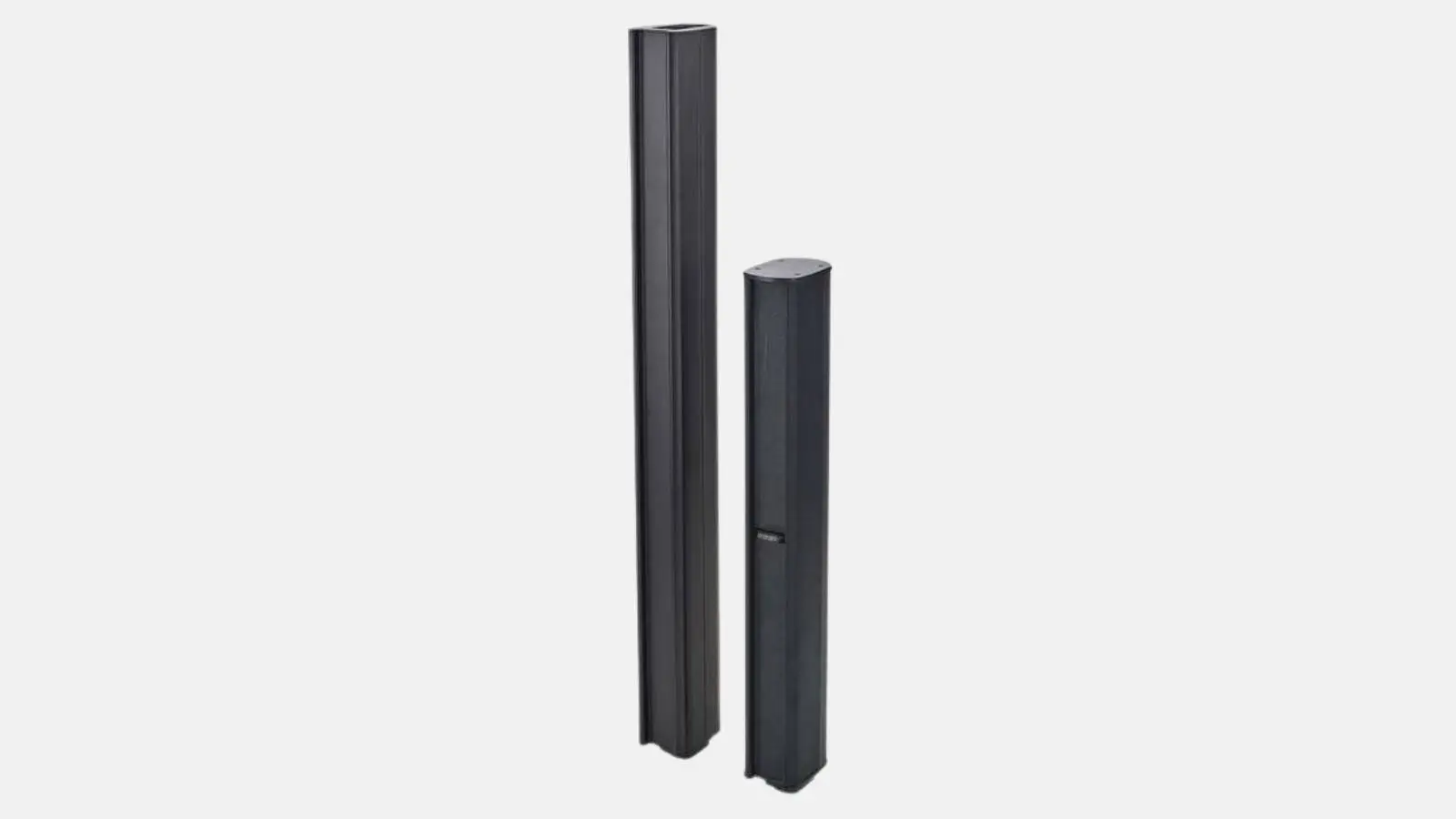 Bose L1 Pro8 Säulensystem, zwei schwarze Line-Array-Segmente unterschiedlicher Länge vor weißem Hintergrund.