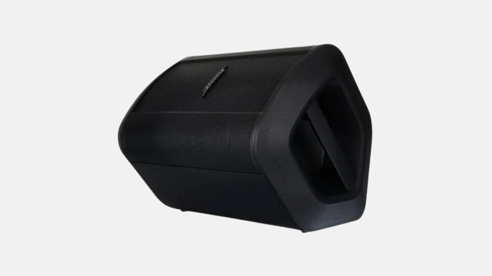 Bose S1 Pro Plus Akku-Lautsprecher in Schwarz mit Tragegriff in Schrägansicht vor weißem Hintergrund.