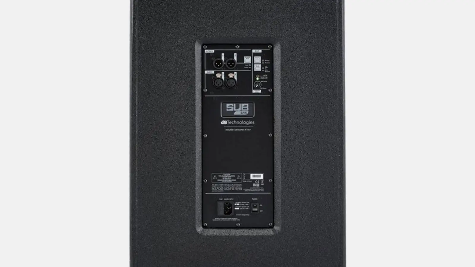 dB Technologies Opera Reevo PA-Anlage, Rückseite des SUB 615 Subwoofers mit Anschlussfeld.
