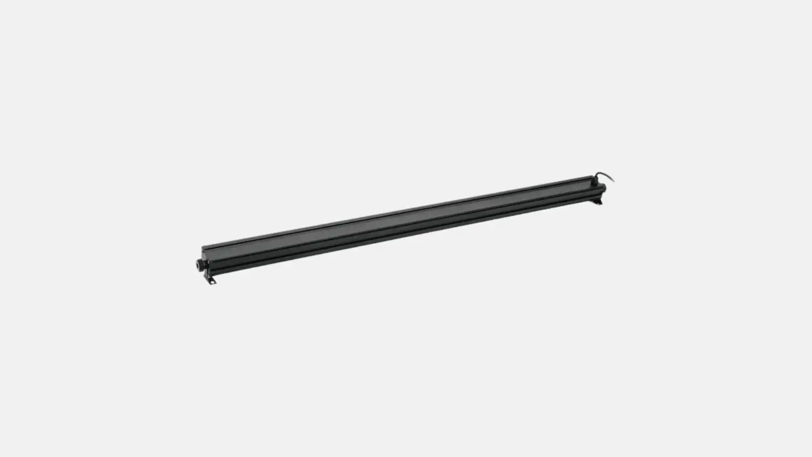 Eurolite LED Party UV Schwarzlicht Bar-18 in Schwarz als schmale Lichtleiste schräg vor weißem Hintergrund.