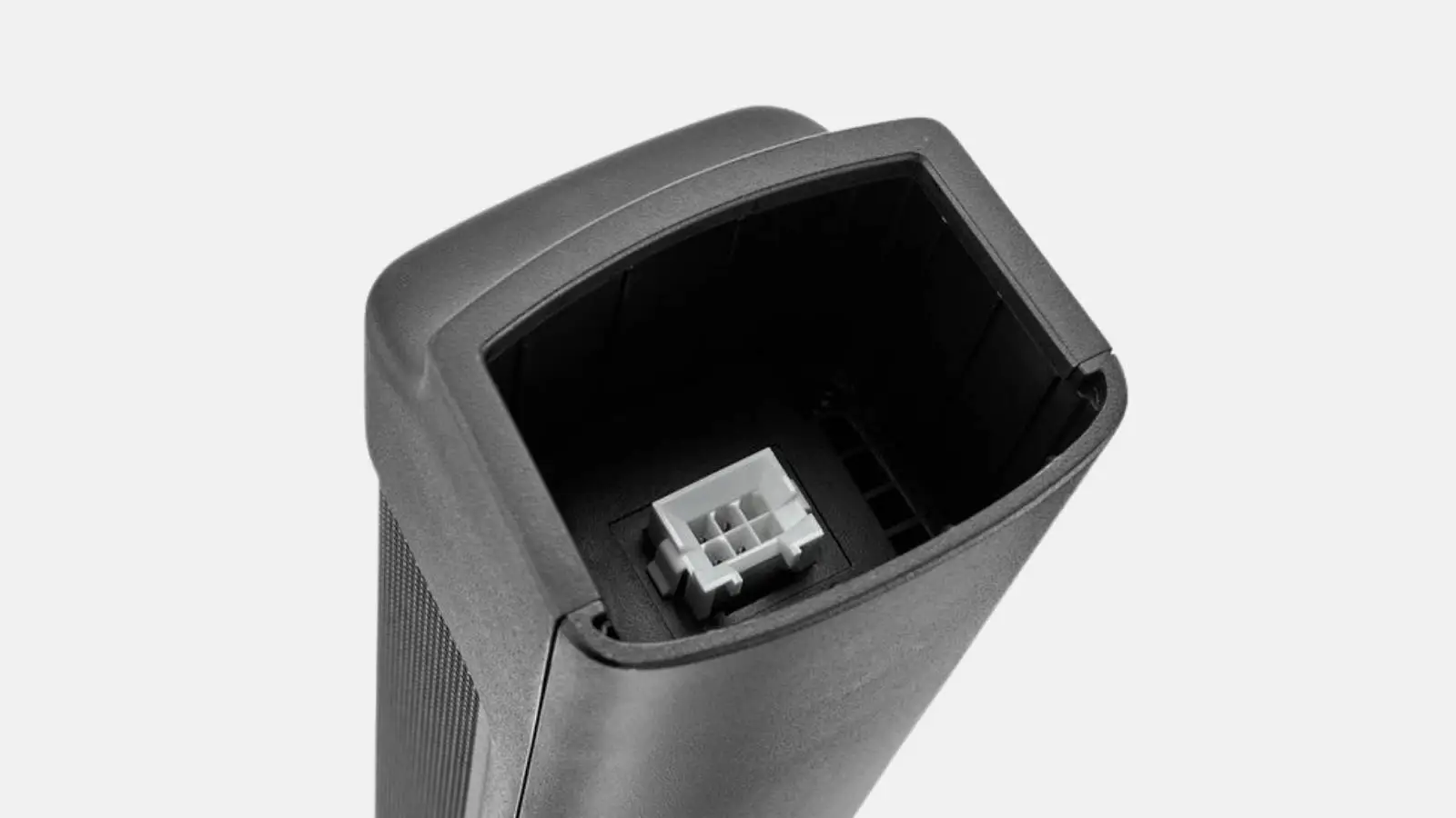 JBL EON ONE MK2 Säulensystem in Nahaufnahme der Steckverbindung für das Säulenmodul.