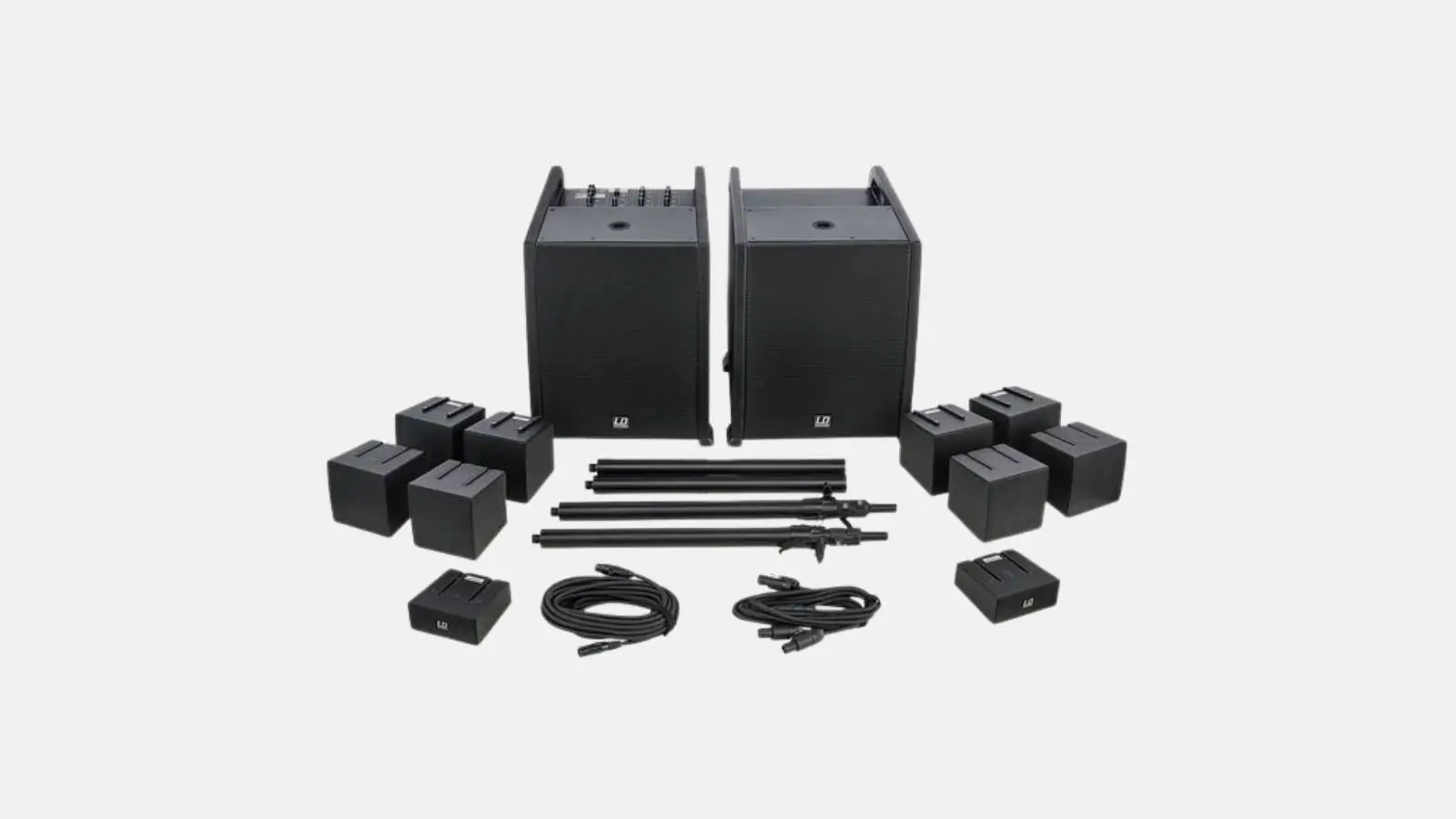 LD Systems CURV 500 PS Komplettset mit zwei Basiseinheiten, Säulenelementen, Distanzstangen und Kabeln in Schwarz.