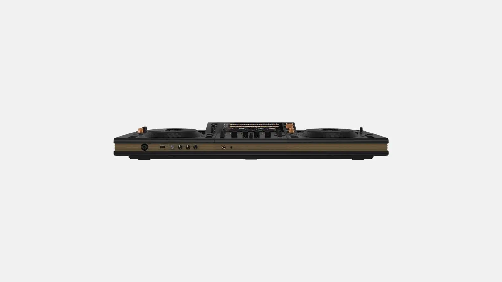 Seitliches Profil des Pioneer OPUS-QUAD Standalone DJ-Pults mit flacher Bauform und Frontanschlüssen.