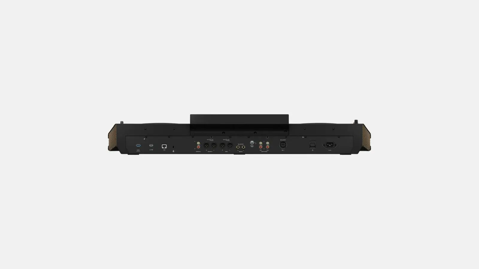 Rückseite des Pioneer OPUS-QUAD Standalone DJ-Pults mit Anschlussfeld und Holzseitenteilen.
