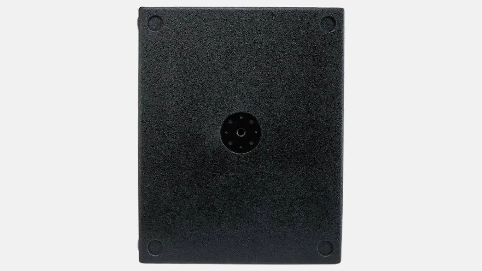 RCF SUB 8004-AS Subwoofer, Oberseite mit Flanschbuchse für die Distanzstange vor weißem Hintergrund.