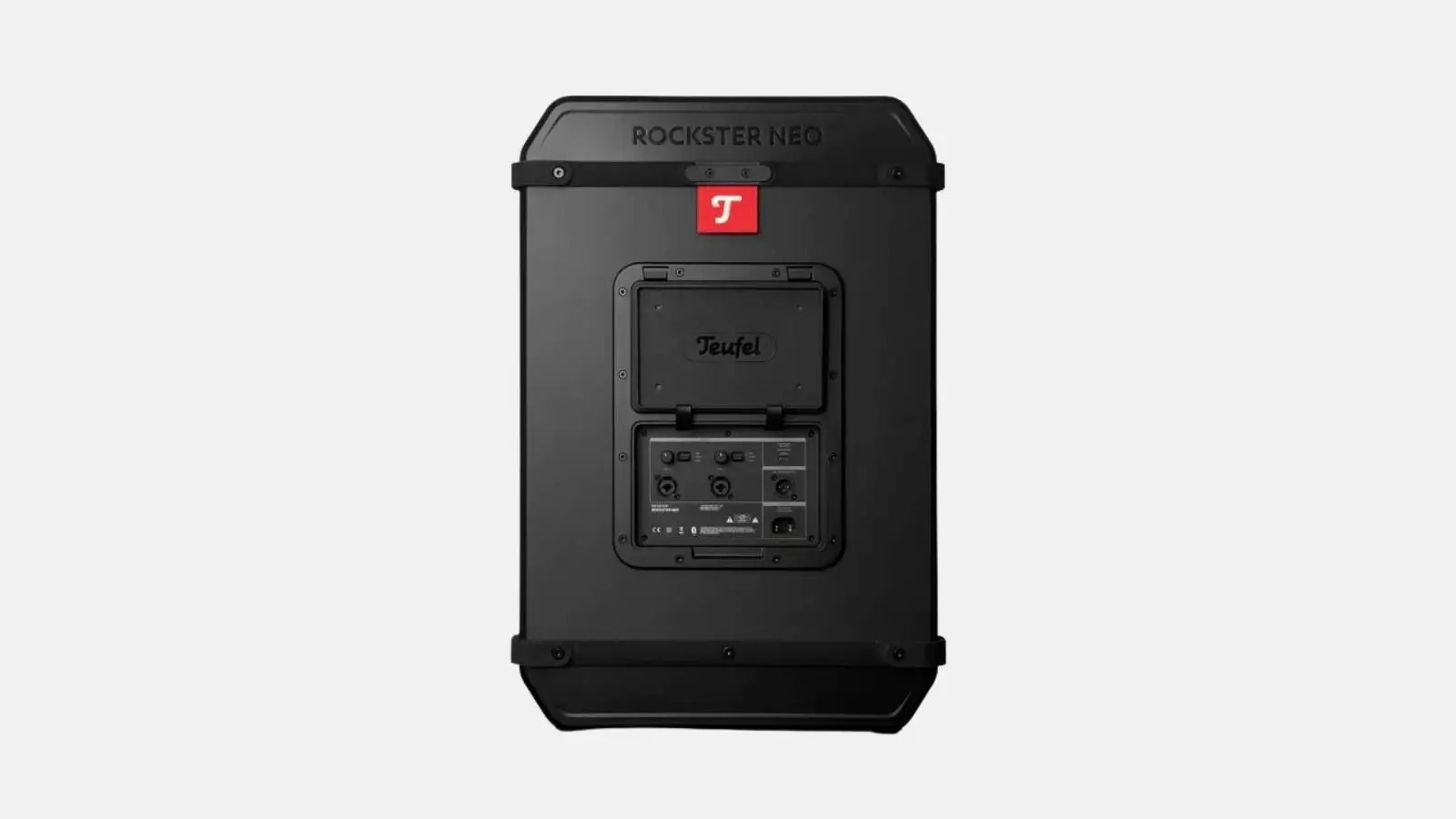 Teufel Rockster Neo Akku-Lautsprecher, Rückseite mit Anschlussfeld und rotem Teufel-Logo vor weißem Hintergrund.