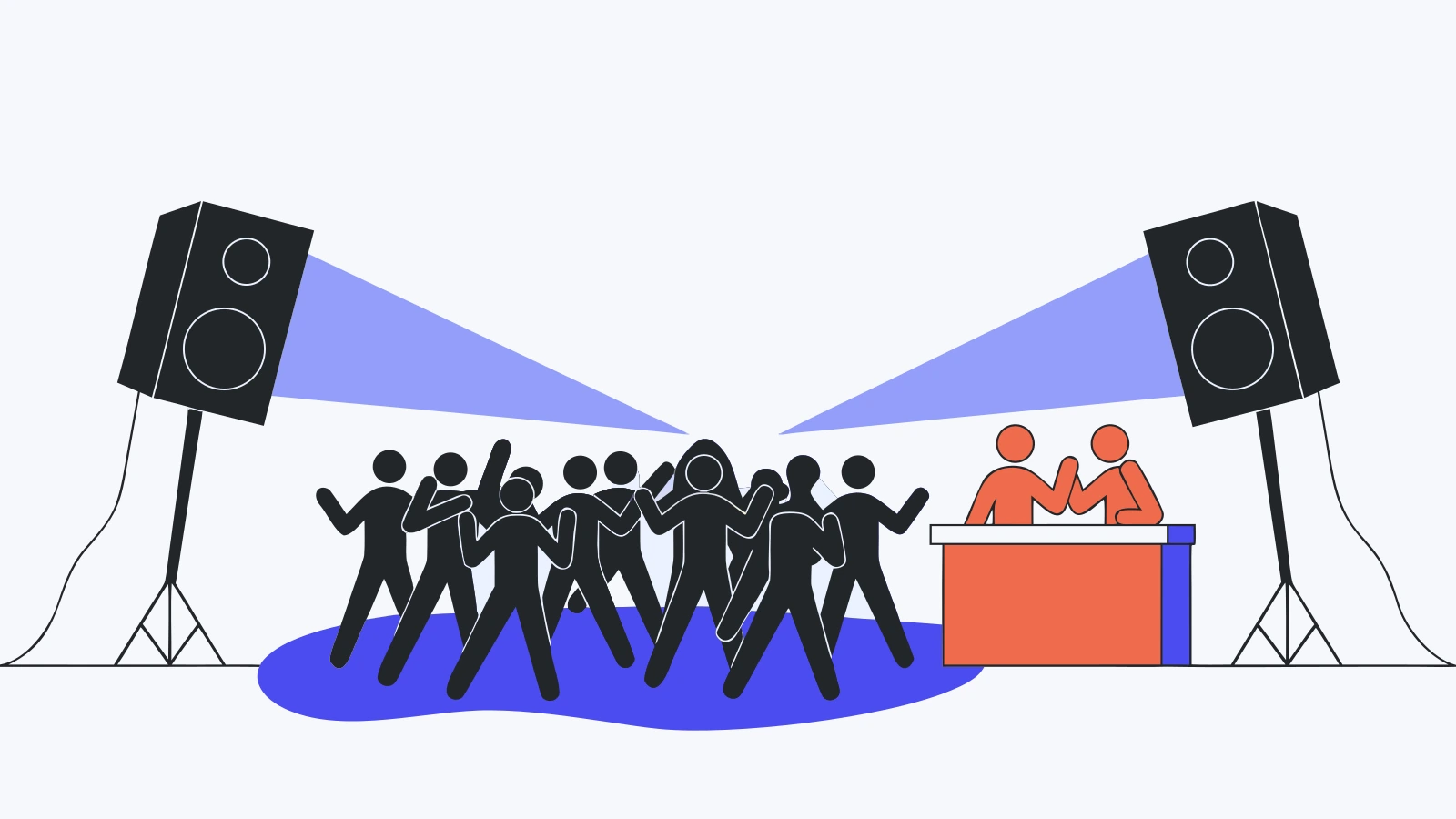Musikanlage für eine Party: Aktivboxen auf Stativen links und rechts der Tanzfläche