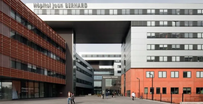 Exterior view of Centre Hospitalier de Versailles, a Resilience remote monitoring implementation site