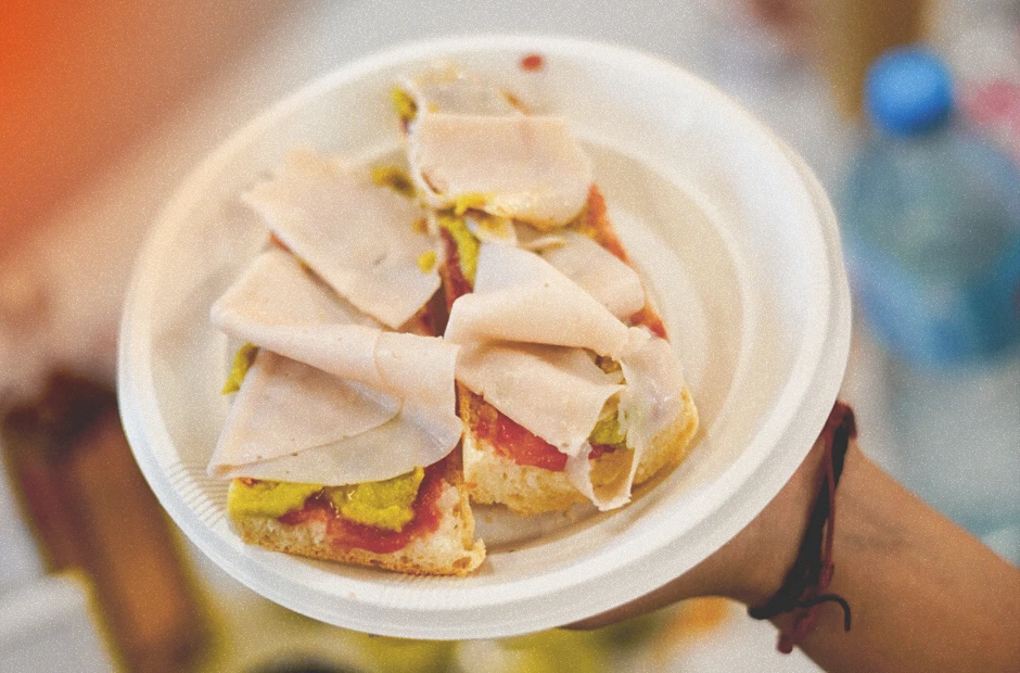 Plato de desayuno del Breakfast Solidario en 180 Training Club