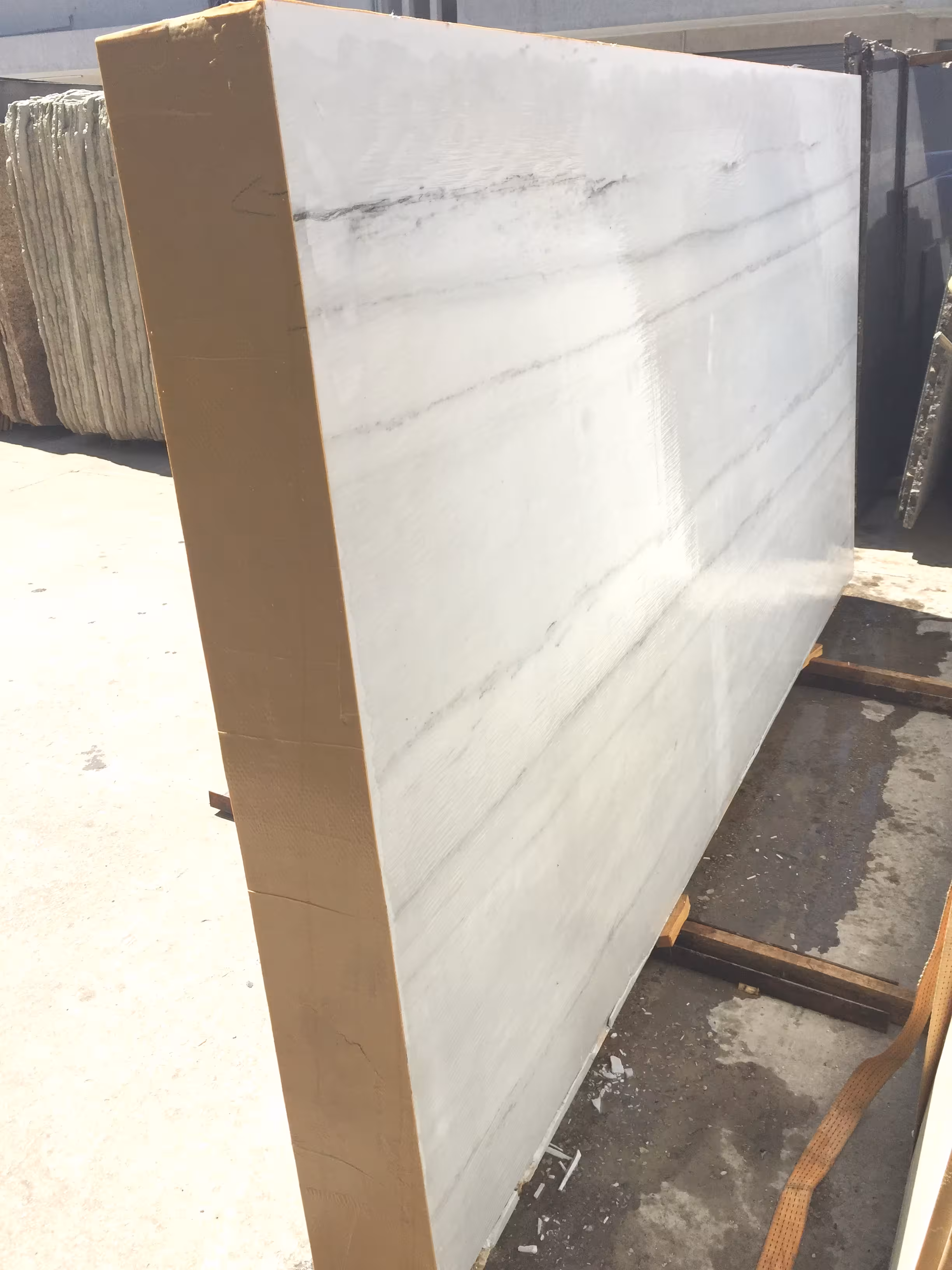 202 - MONOLITHIC BIANCO P