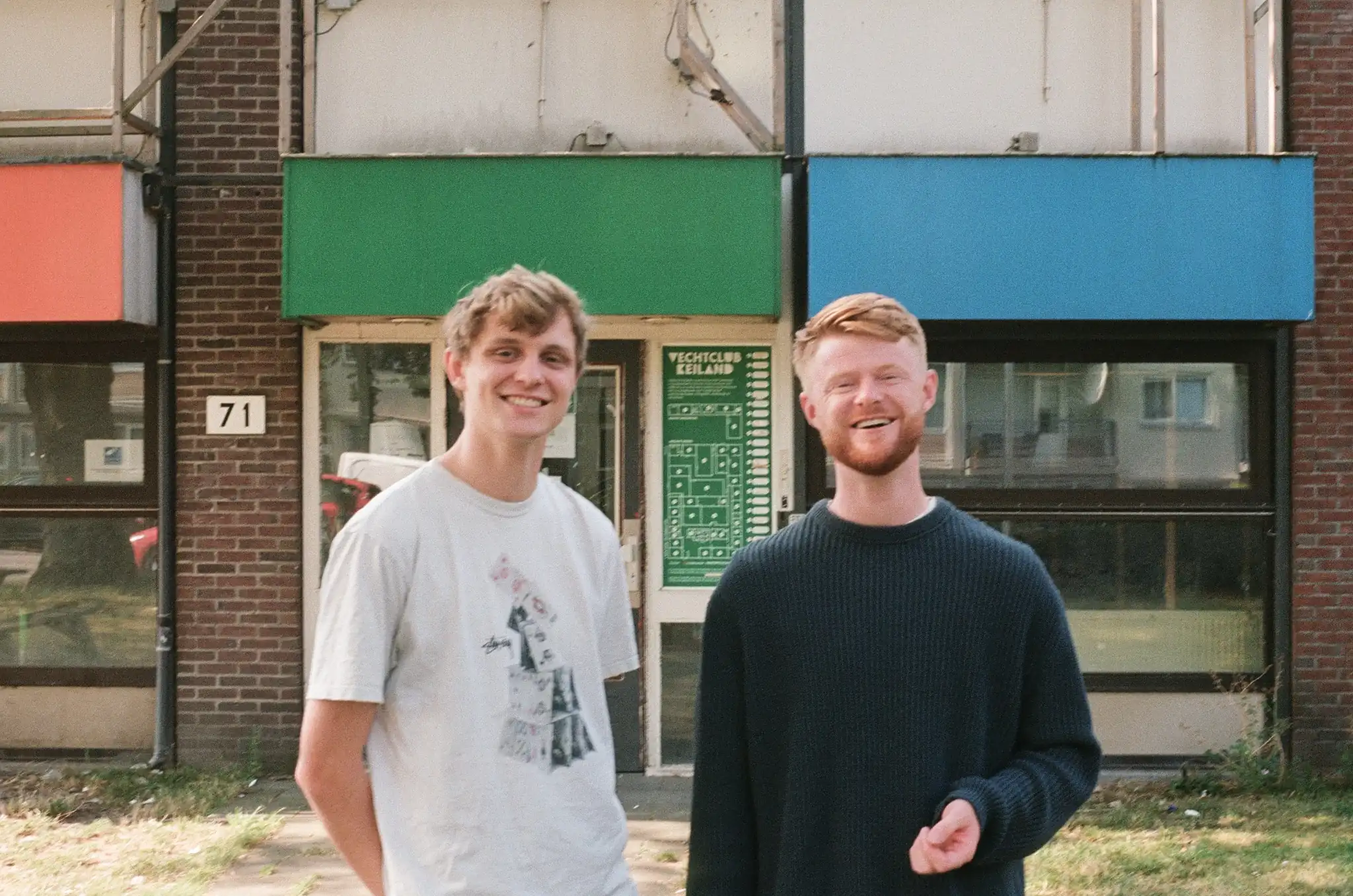 tweemans voor hun kantoor in Utrecht bij de Vechtclub Keiland