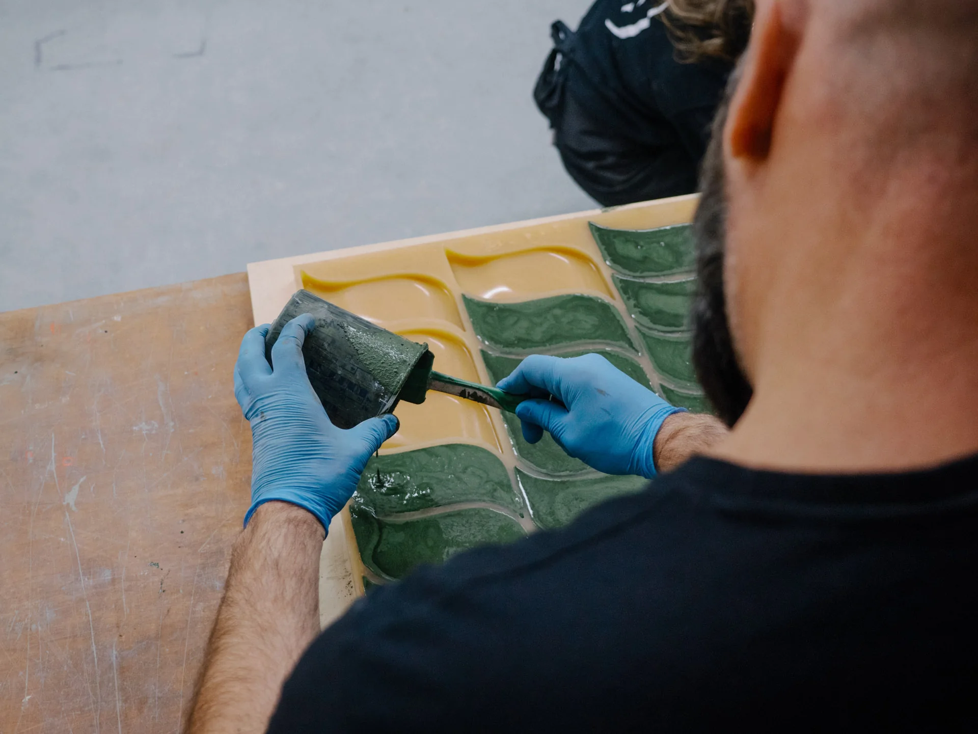 Jan-Paul van Novel Grey aan de slag met het maken van nieuwe design tegels 