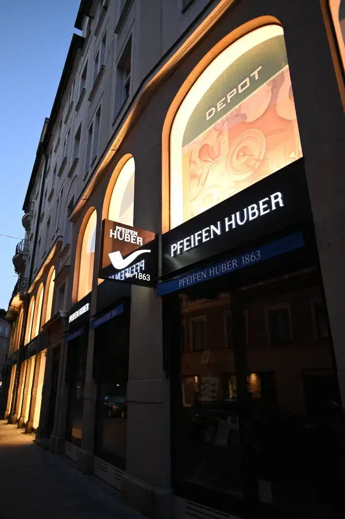 Leuchtreklameprojekt für das Unternehmen Pfeifen Huber