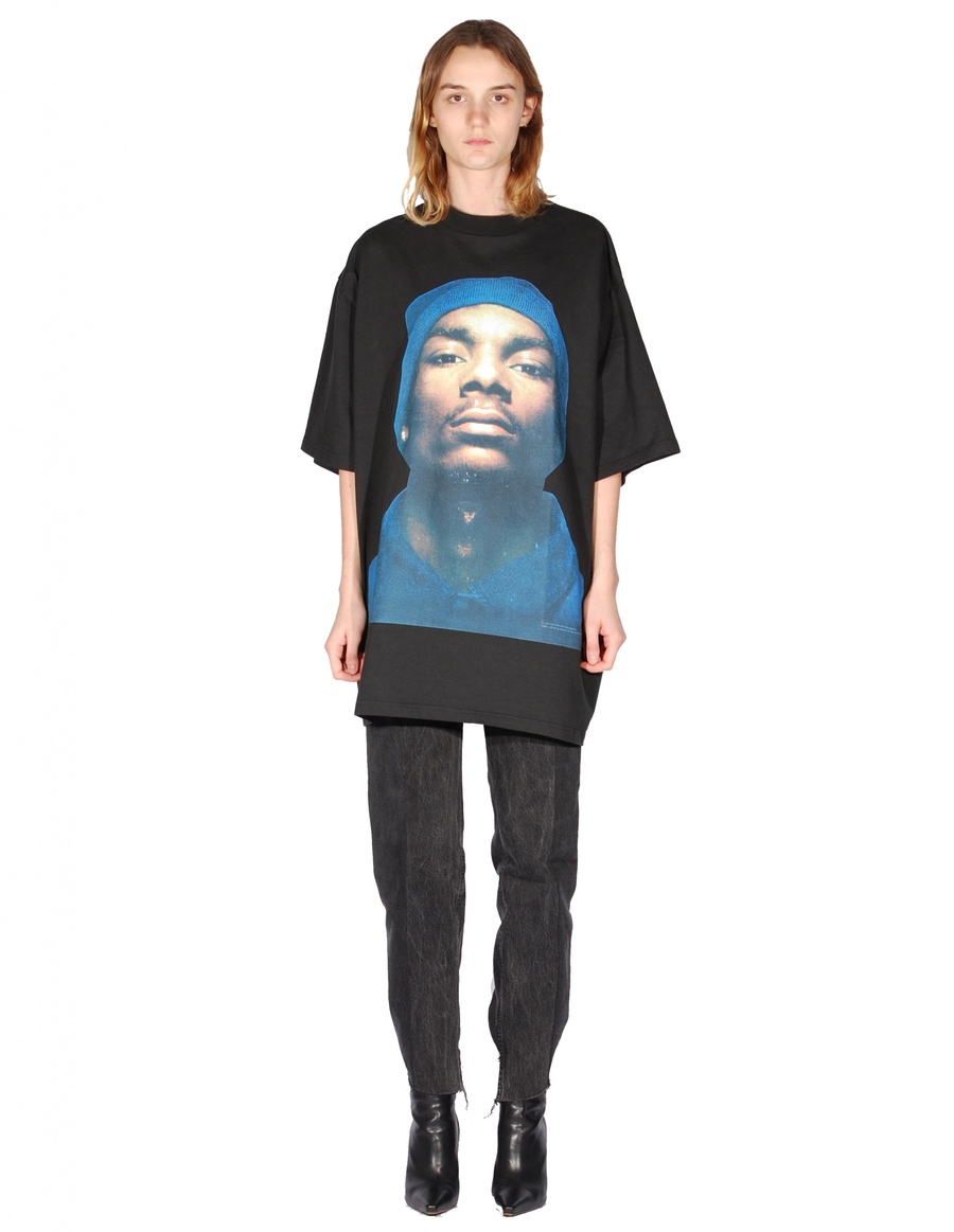 Vetements designer T shirts with bold prints and innovative designs, a modern luxury brand known for avant garde collections and fashion world influence.