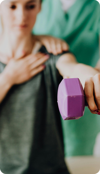 Wsparcie fizjoterapeuty podczas ćwiczeń — terapia manualna w praktyce